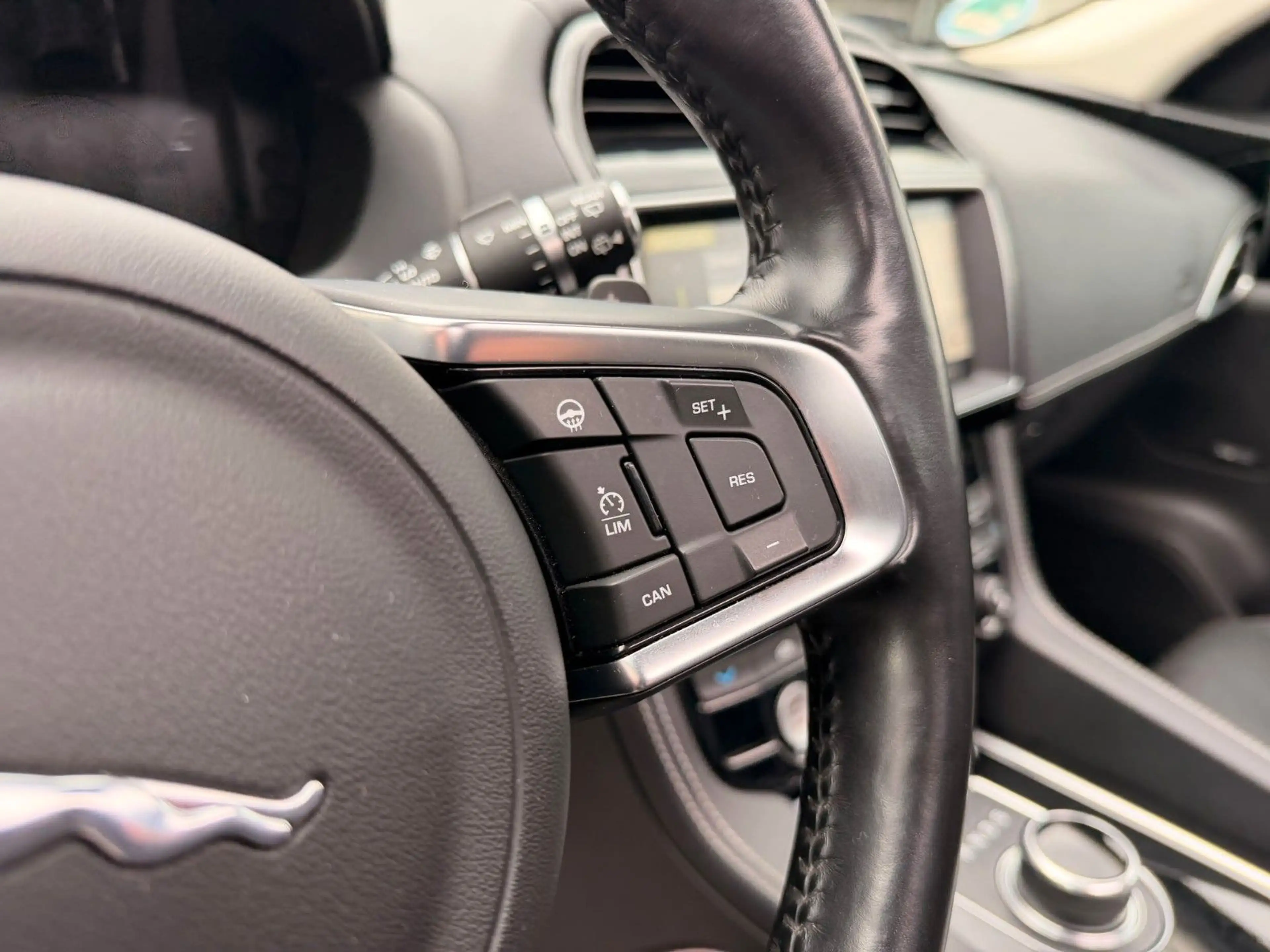 Jaguar F-Pace F-PACE R-Sport 20d AWD — photo 13