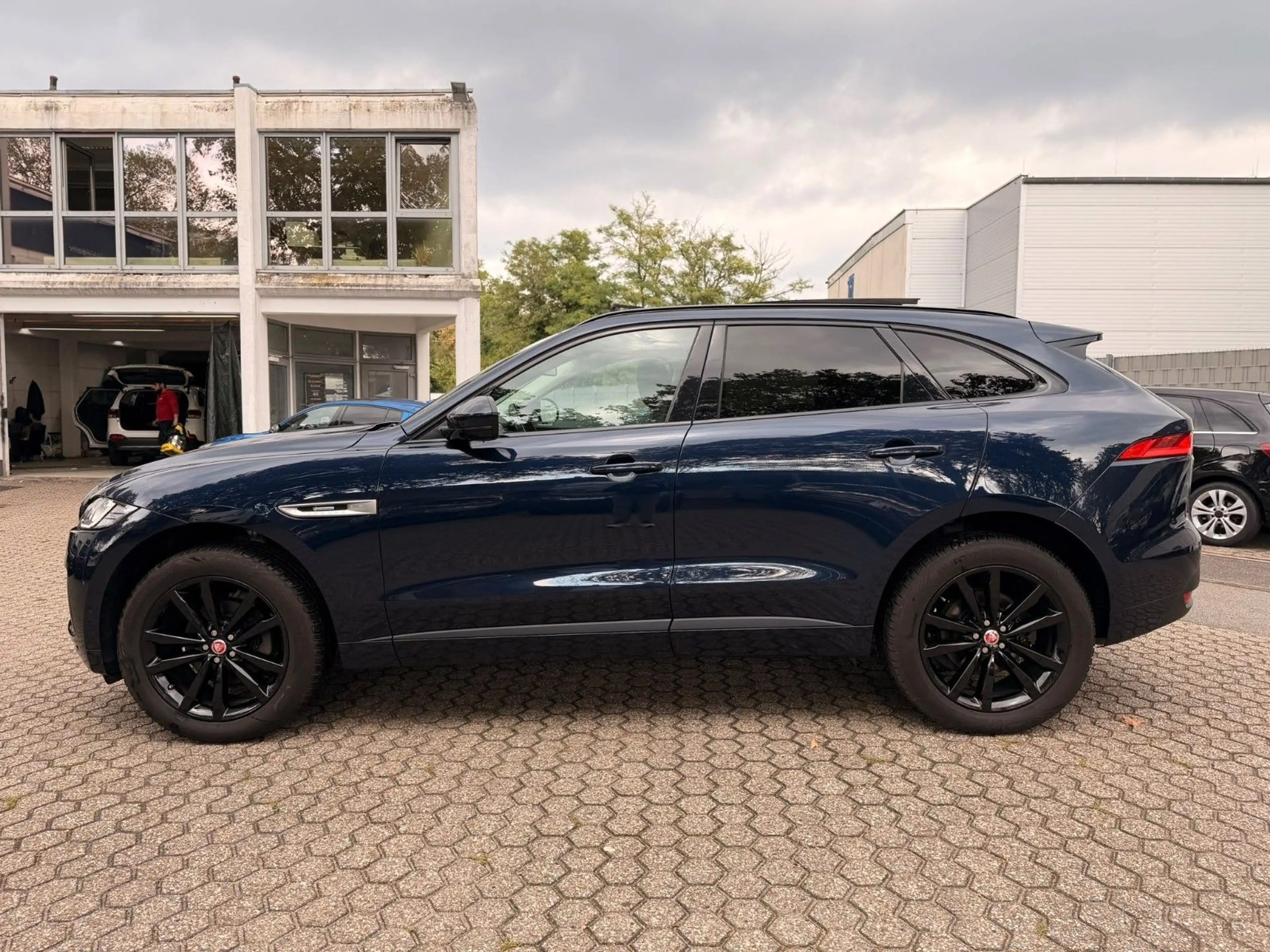 Jaguar F-Pace F-PACE R-Sport 20d AWD — photo 3