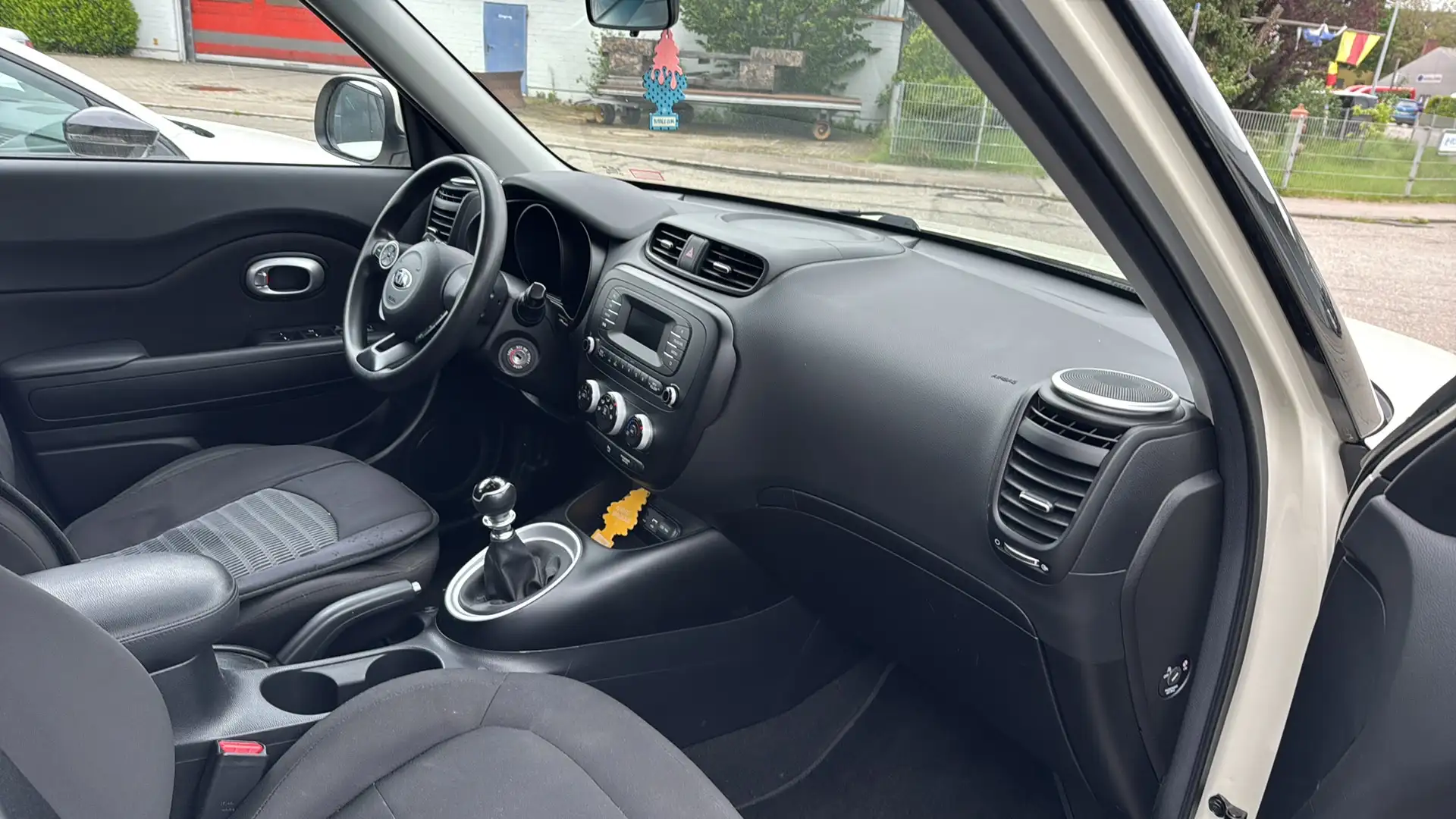 Kia Soul 1.6 GDI Dream Team Edition Bílá - 2