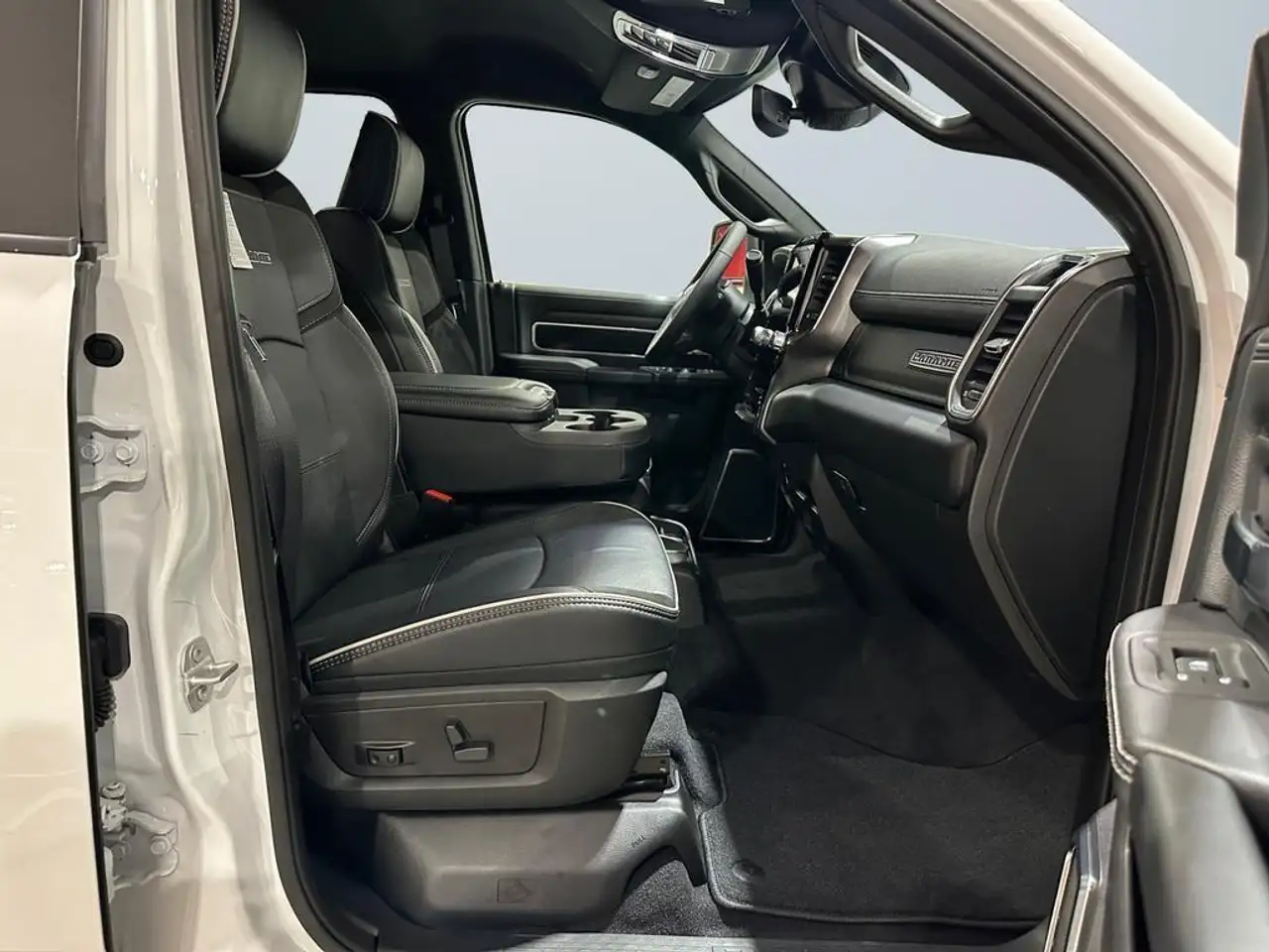 RAM 2500 снимка RAM 2500