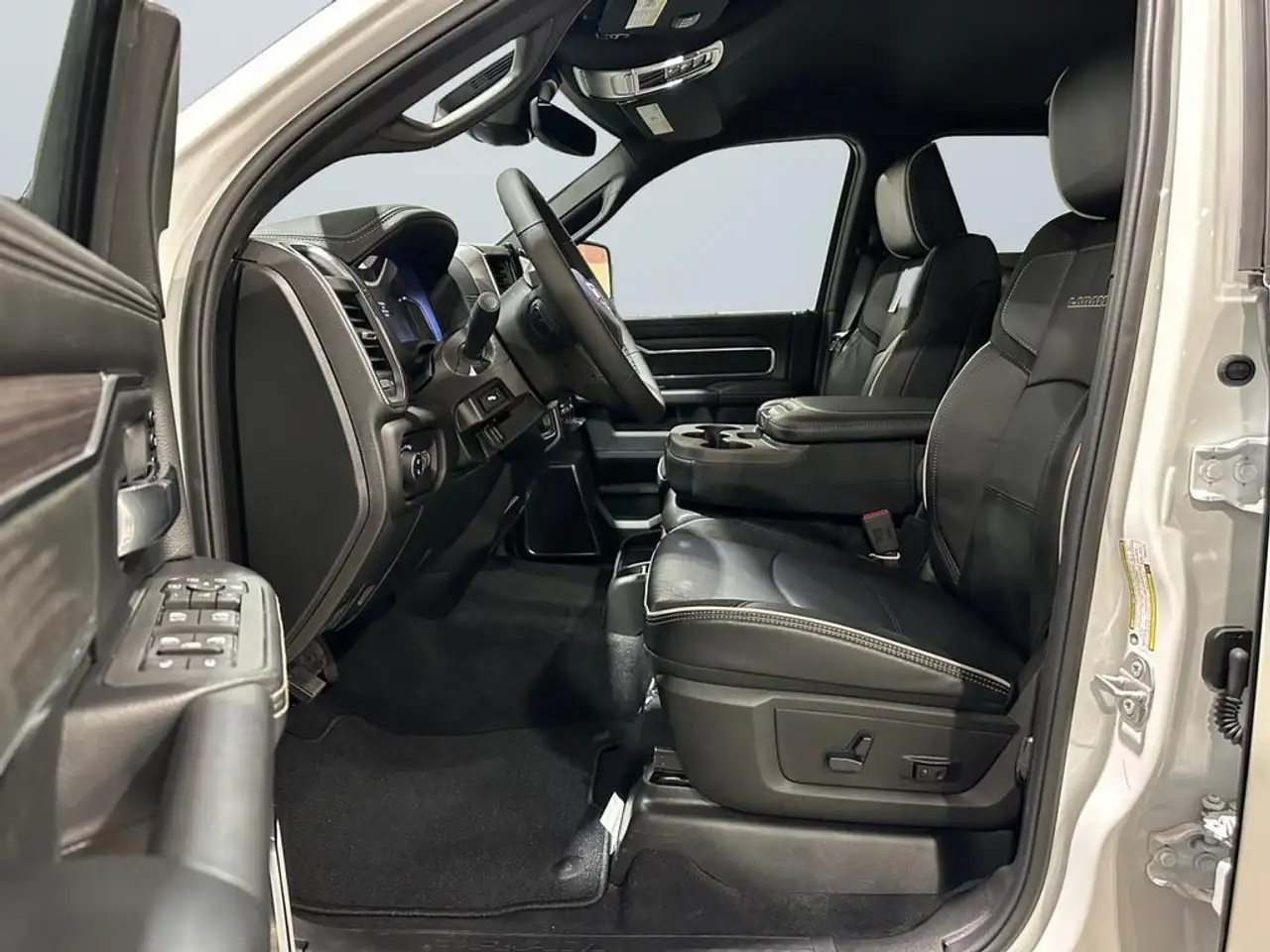 RAM 2500 снимка RAM 2500
