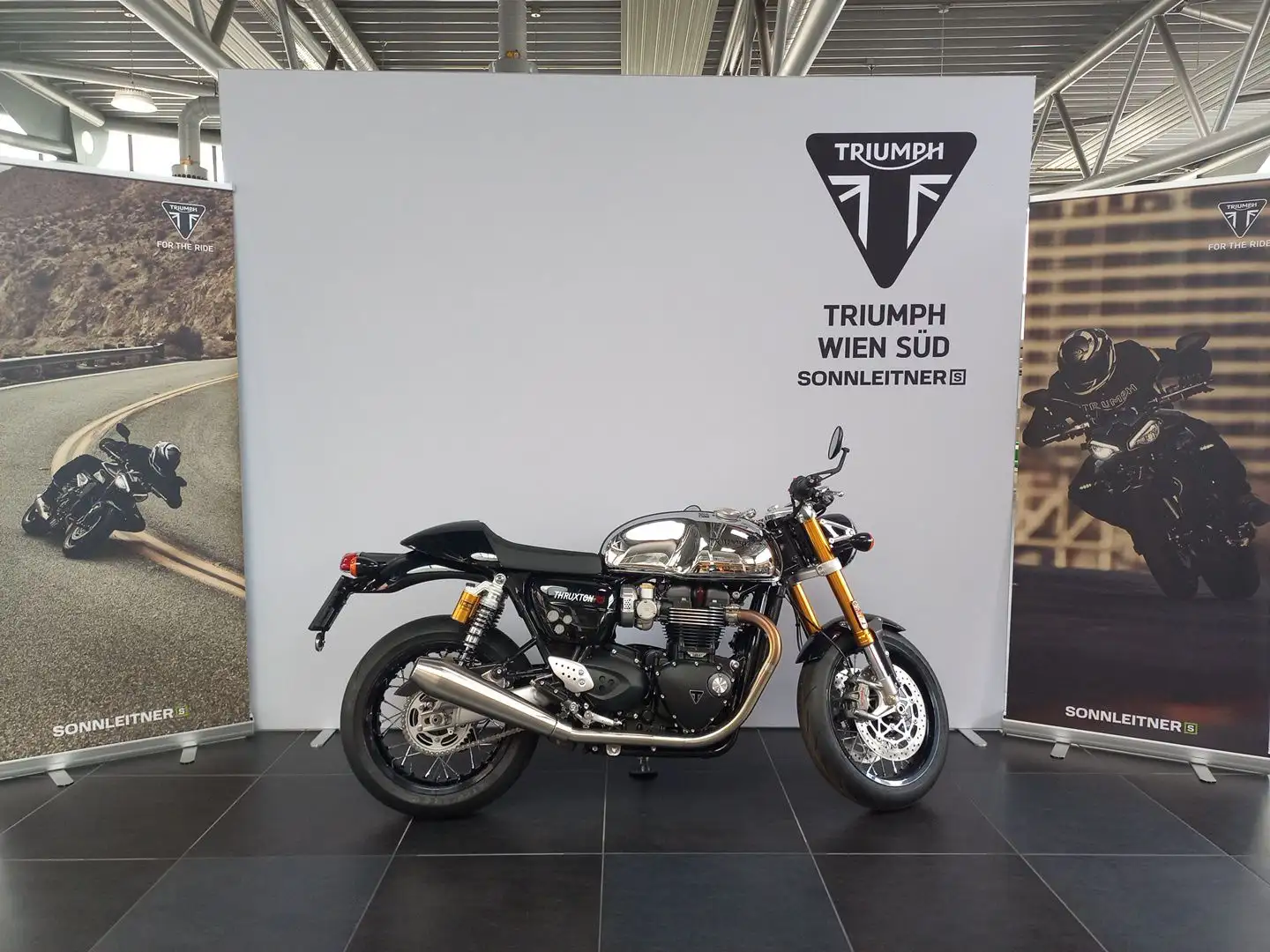 Triumph Thruxton THRUXTON RS Chrome Edition Černá - 2