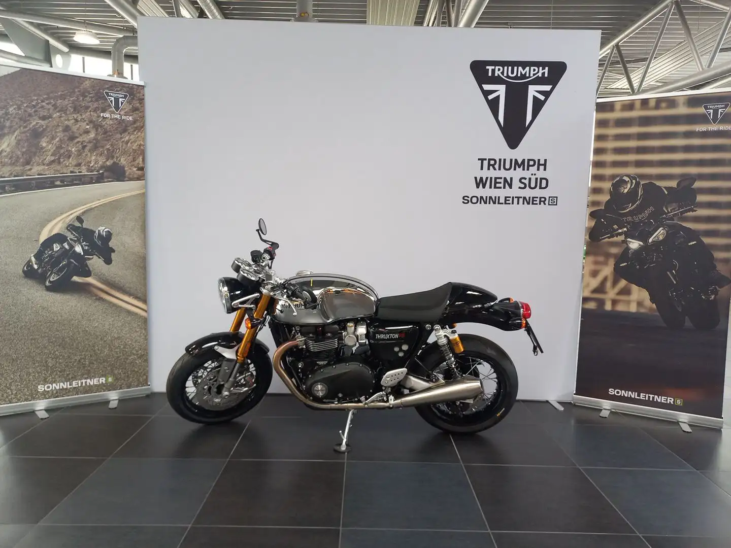 Triumph Thruxton THRUXTON RS Chrome Edition Černá - 1