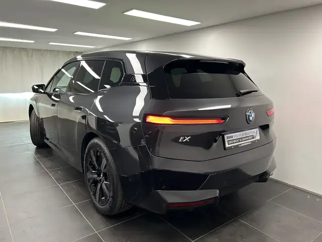 BMW Ix view 11