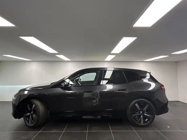 BMW Ix view 3