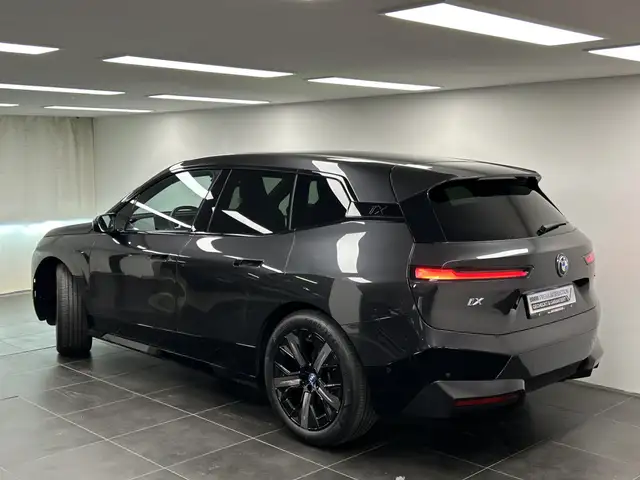 BMW Ix view 4
