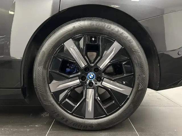 BMW Ix view 7