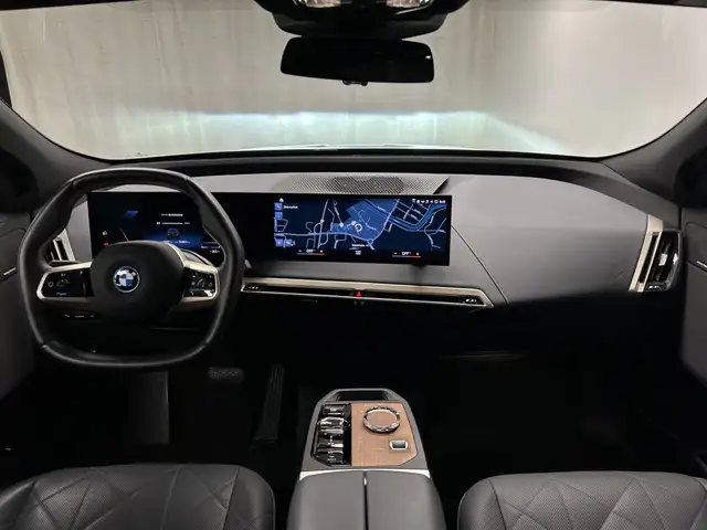BMW Ix view 6