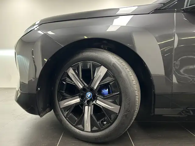 BMW Ix view 9