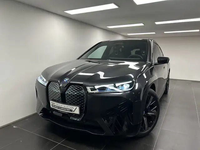 BMW Ix view 8