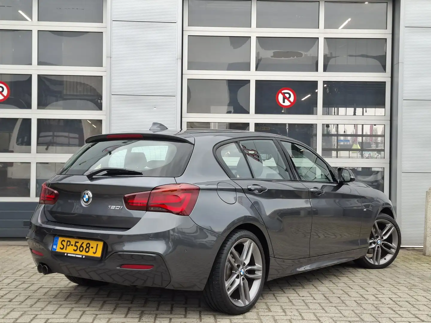BMW 120 1-serie 120i High Executive | Navigatie/Carplay | Gris - 2