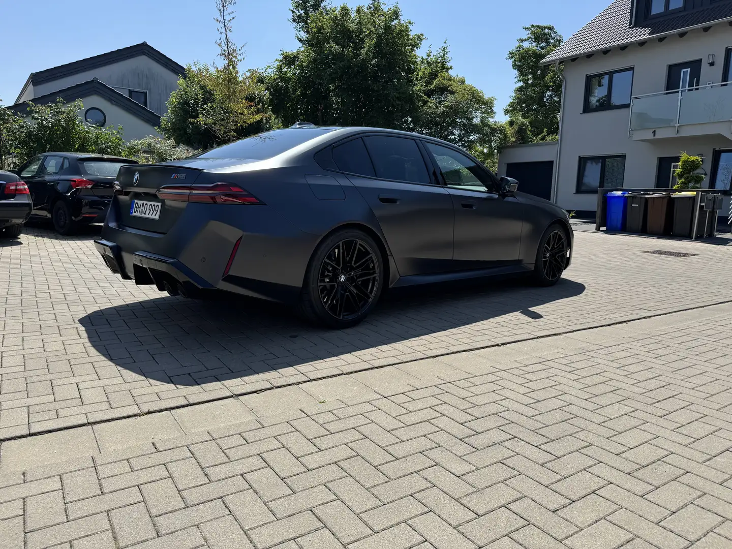 BMW M5 xDrive Limousine Frozen Deep Grey Panorama Schwarz - 1