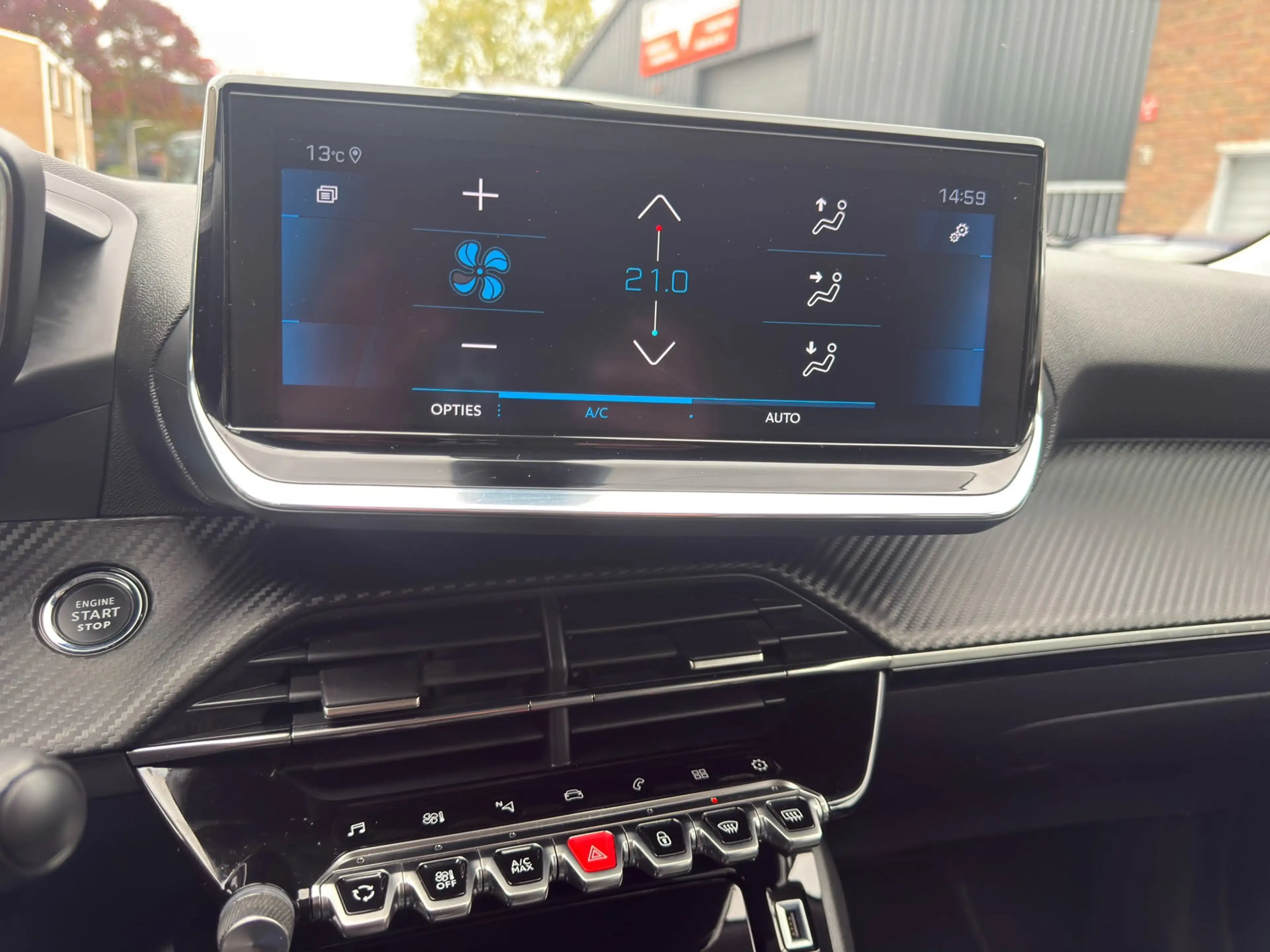 Peugeot 2008 1.2 PureTech Allure — photo 8