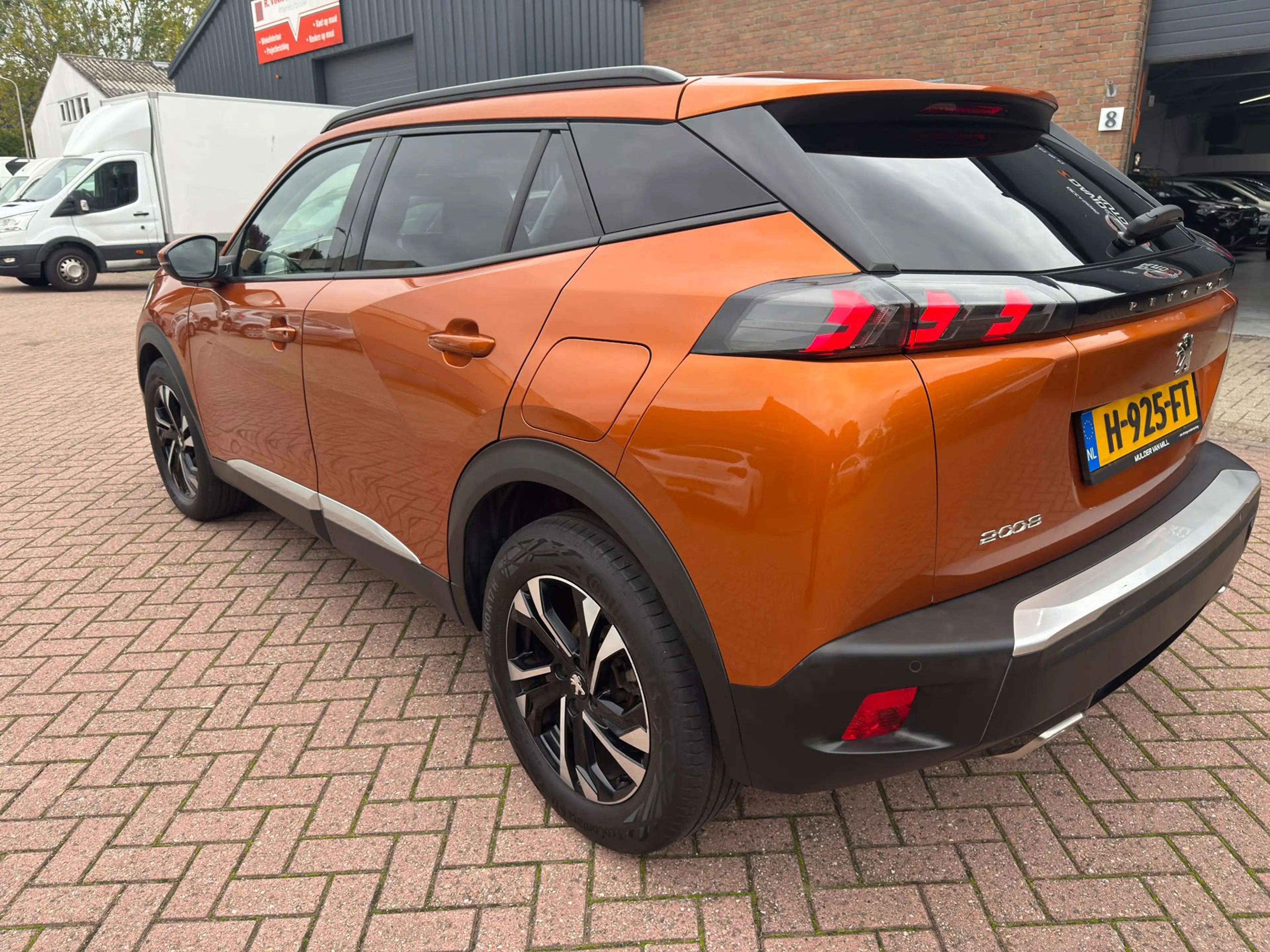 Peugeot 2008 1.2 PureTech Allure — photo 3