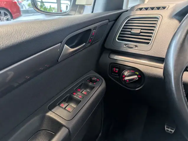 Volkswagen Sharan view 17