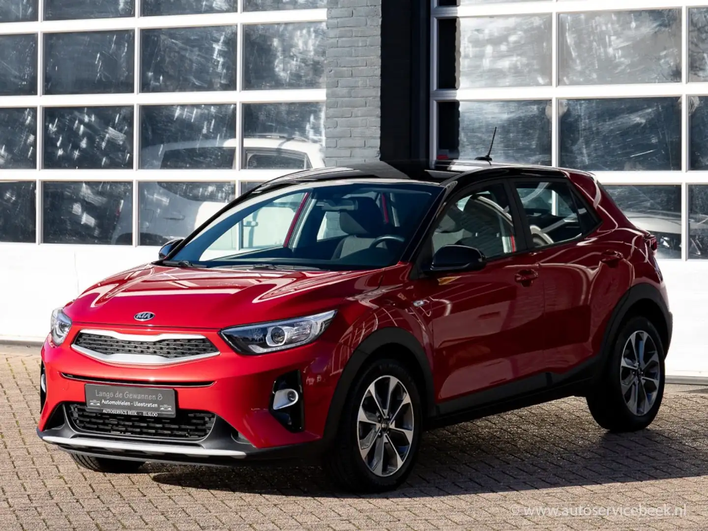 Kia Stonic 1.0 T-GDI Dynamic line, naviagatie, camera Rood - 1