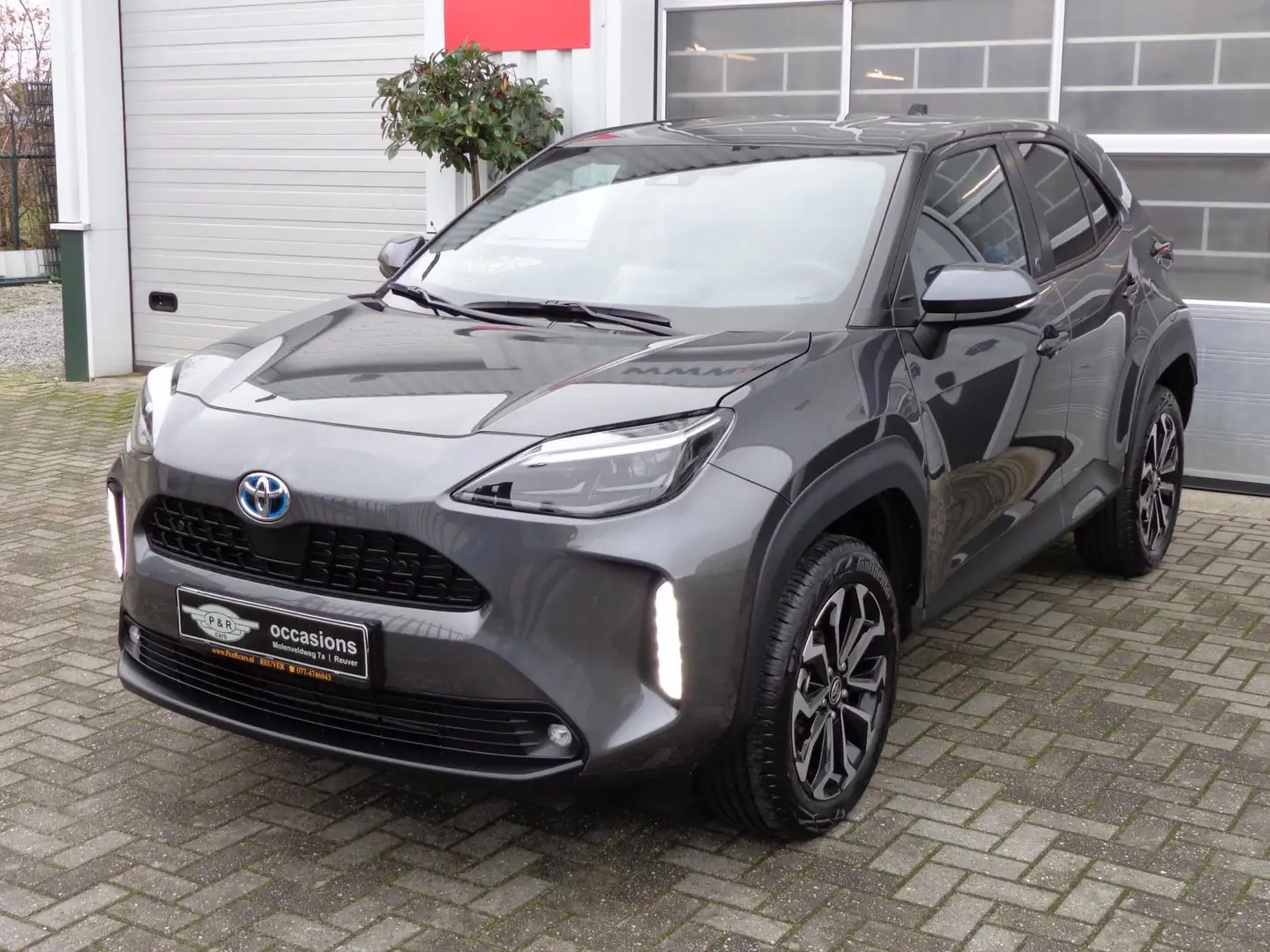 Toyota Yaris Cross 1.5 Hybrid First Edition Navi,PDC,Camera,Winterpak Gris - 1