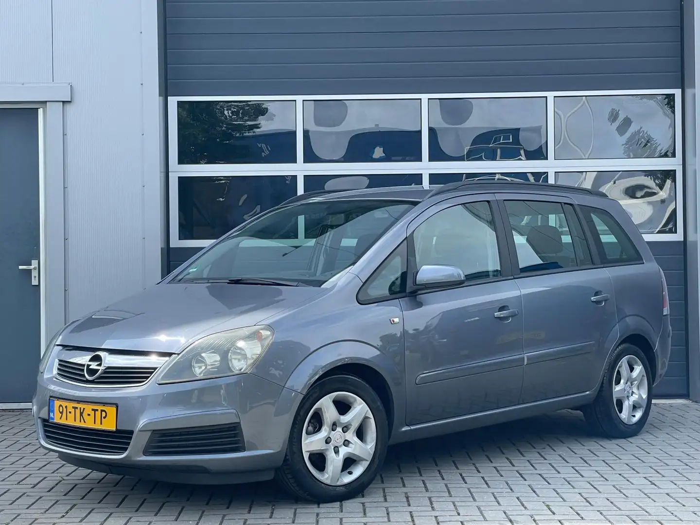 Opel Zafira 1.8 Business | Automaat | Airco | Cruise control | Gris - 1