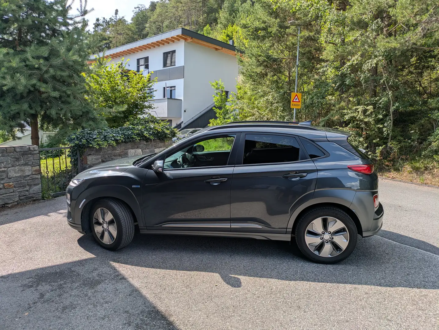 Hyundai KONA Kona Elektro 64kWh Level 5 mit AHK Grau - 2