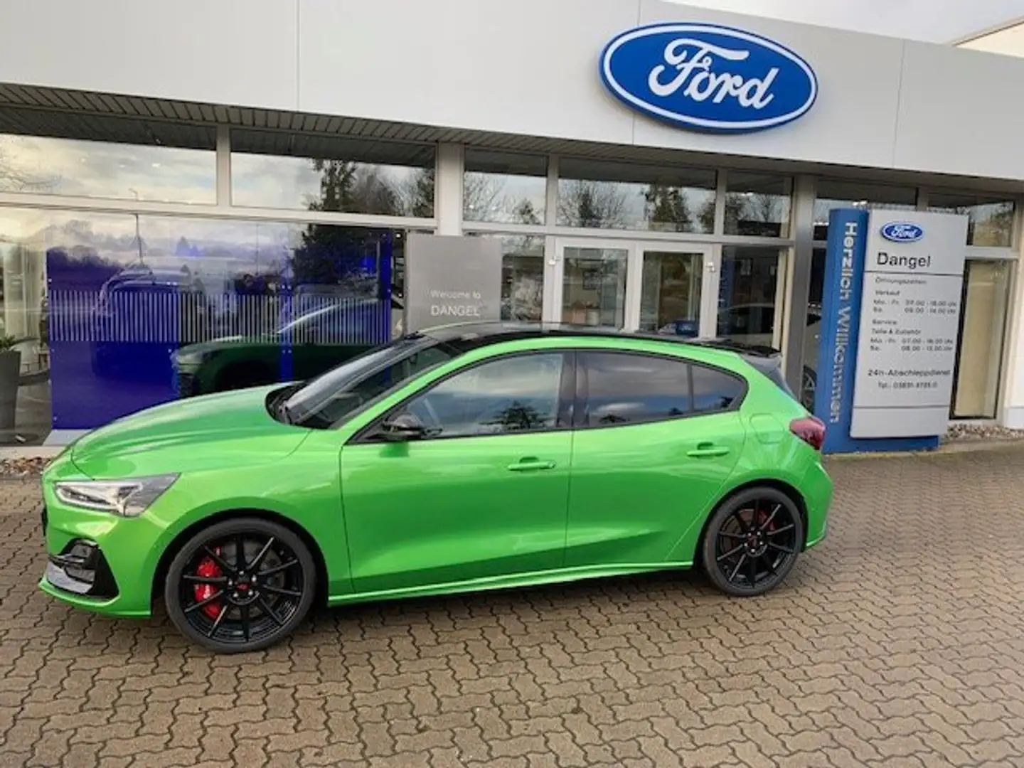 Ford Focus ST X Track Pack in Mean-Green Metallic Grün - 2