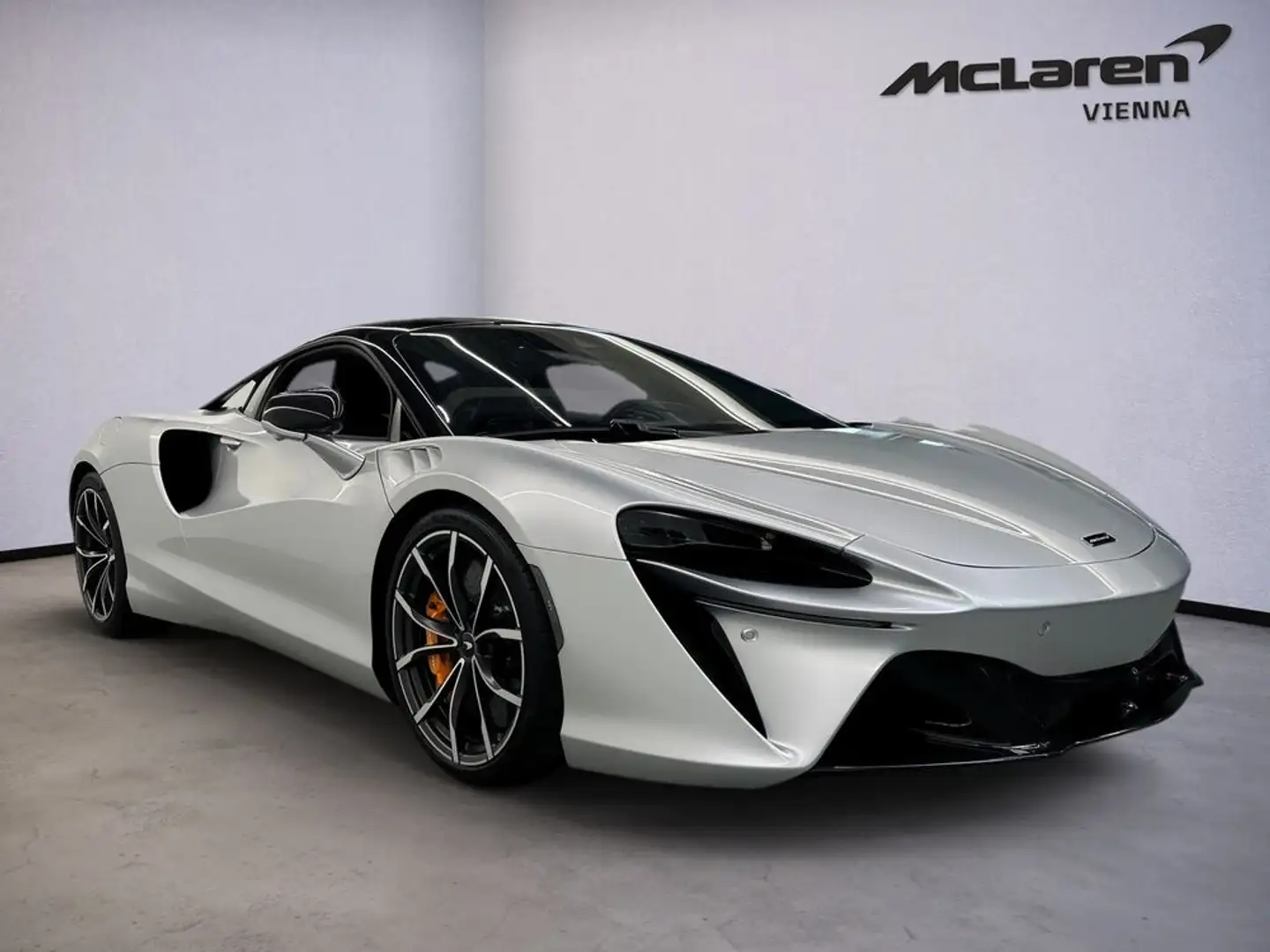 McLaren Artura Artura / Supernova Silver / CF ext. & int. / 1.99% Argent - 2