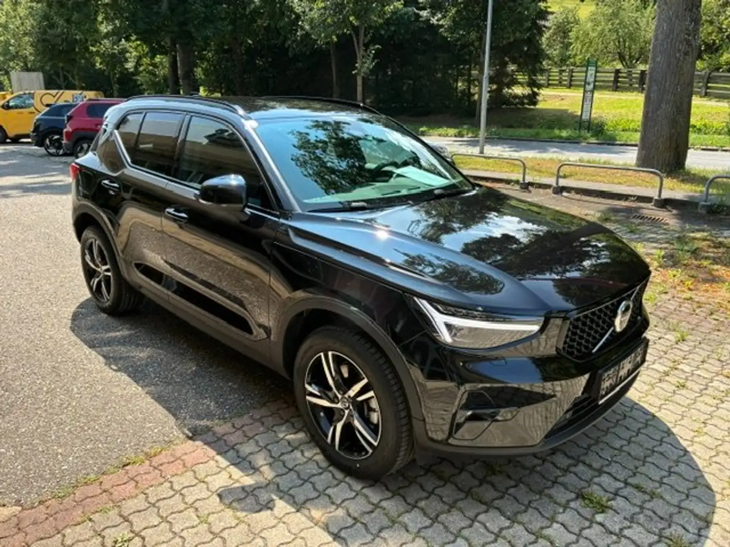 Volvo XC40 B3 Plus Dark Aut. 2WD *RFK*LED*SZH*TOP ZUSTAND* Schwarz - 1