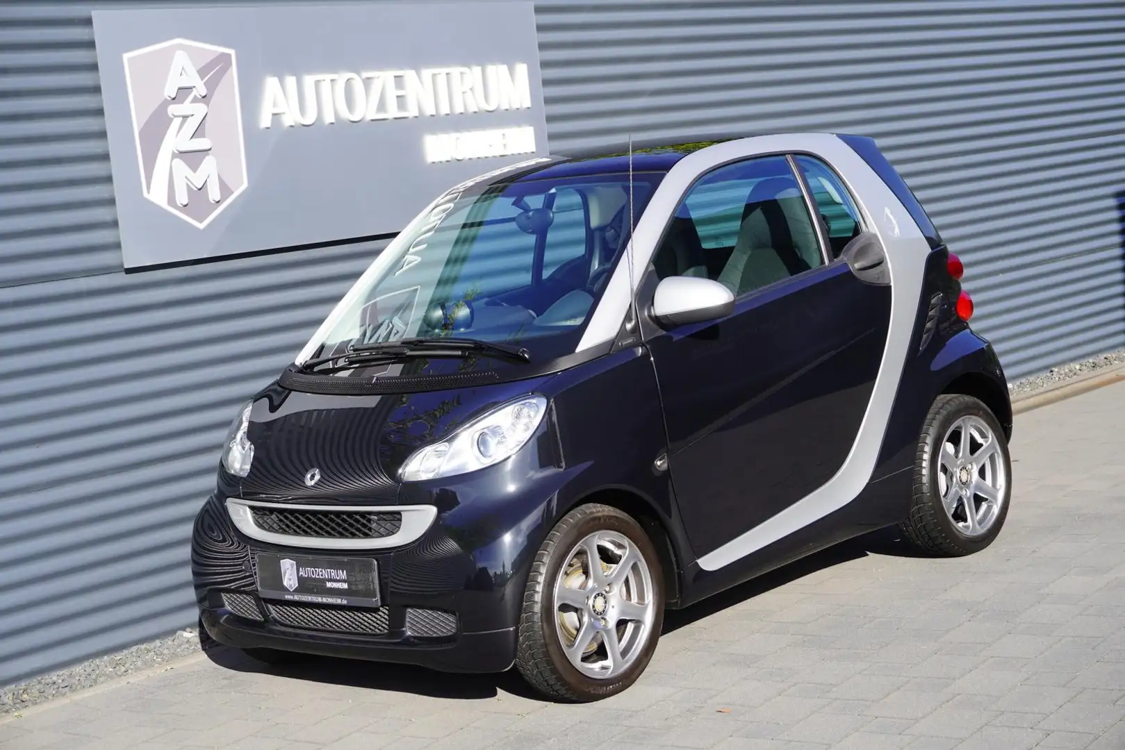 smart forTwo AUTOMATIK|PANORAMA|NAVI|KLIMAAUTOMATIK| Silber - 2