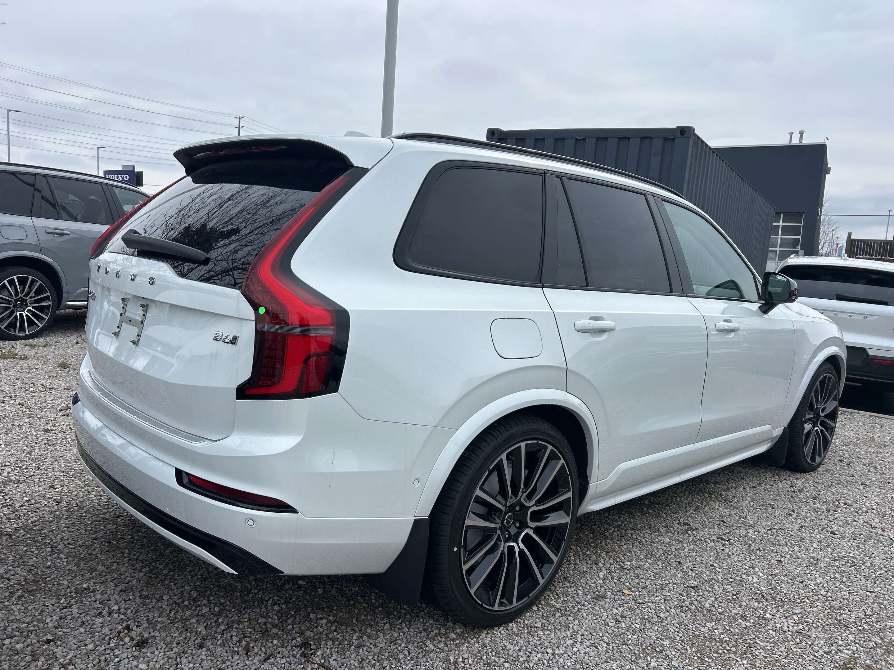 2026 Volvo XC90 B6 AWD Ultra Dark Theme 7-Seater alt 4