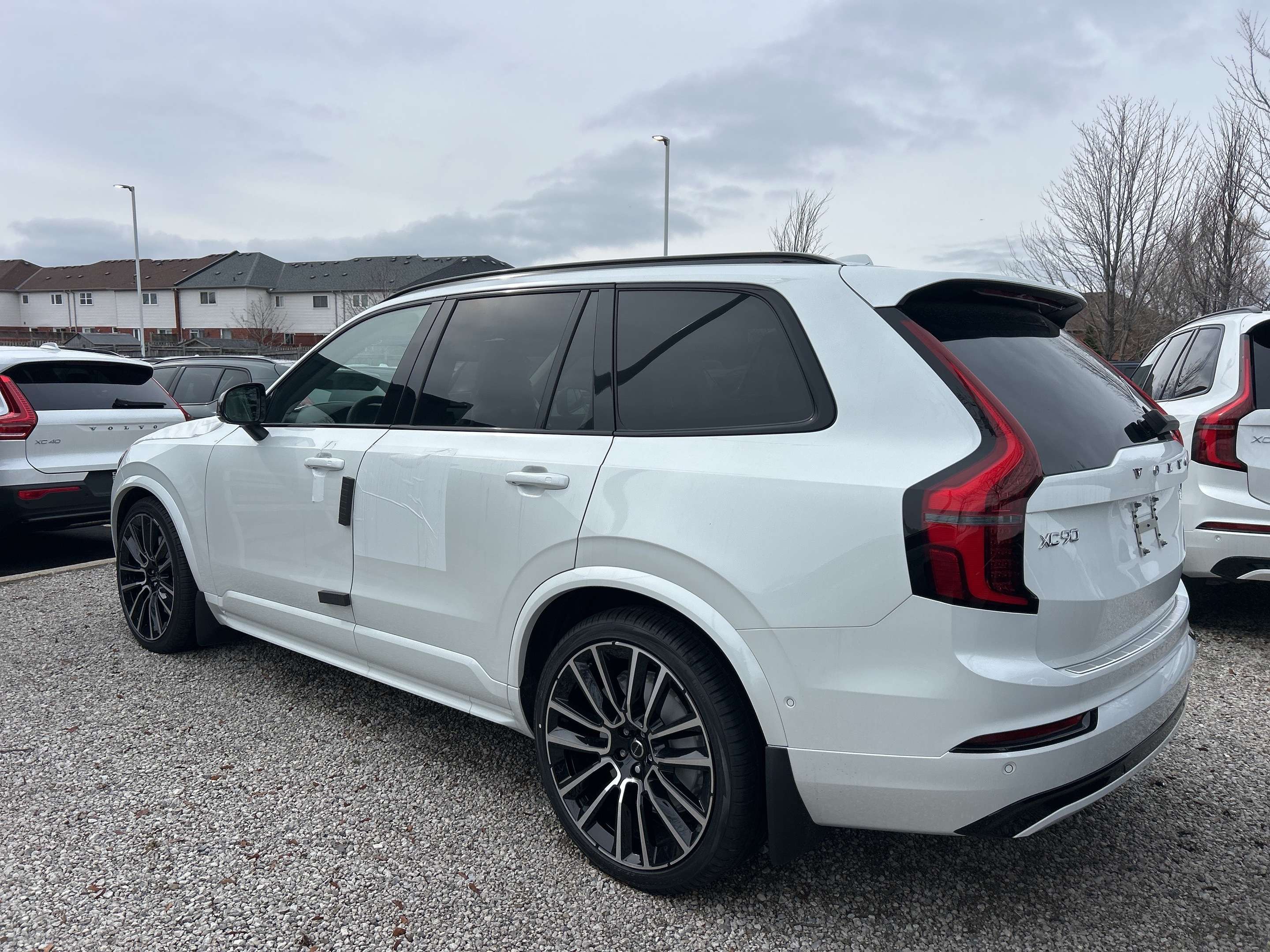 2026 Volvo XC90 B6 AWD Ultra Dark Theme 7-Seater alt 3