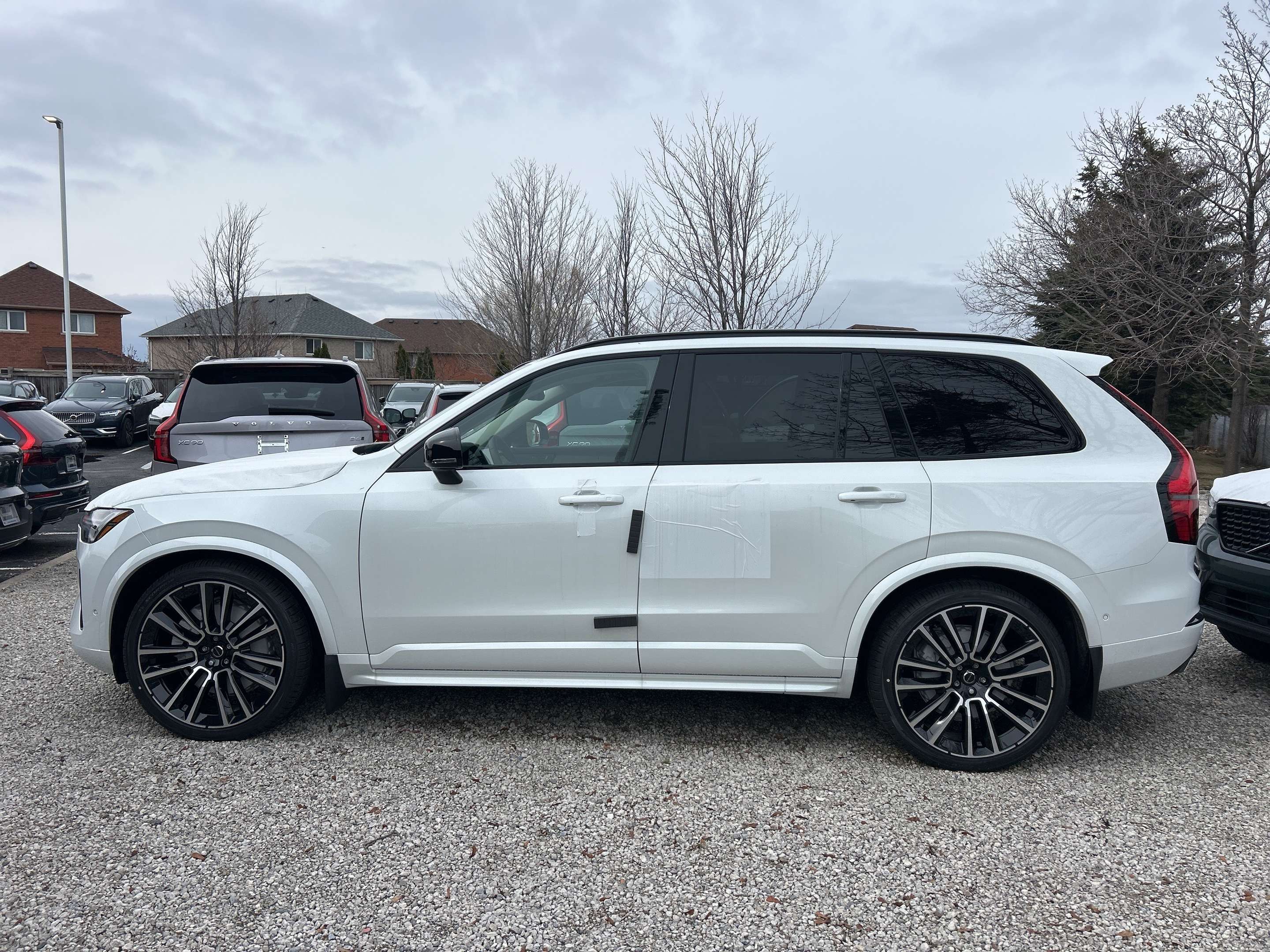 2026 Volvo XC90 B6 AWD Ultra Dark Theme 7-Seater alt 2