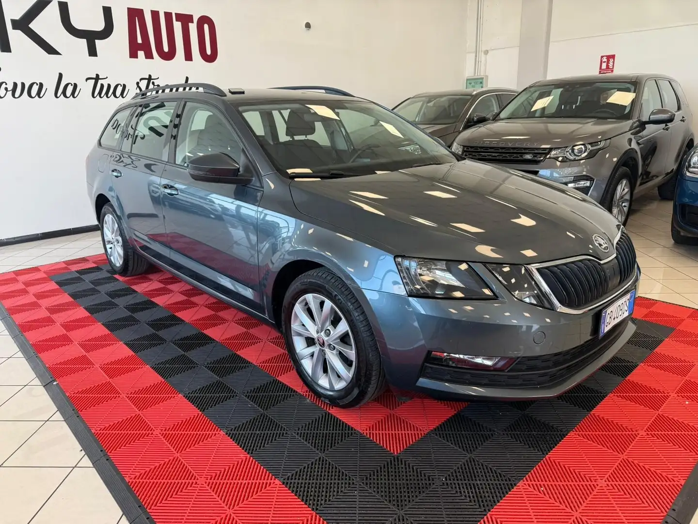 Skoda Octavia 1.6 TDI SCR 115 CV Wagon Executive Grigio - 2