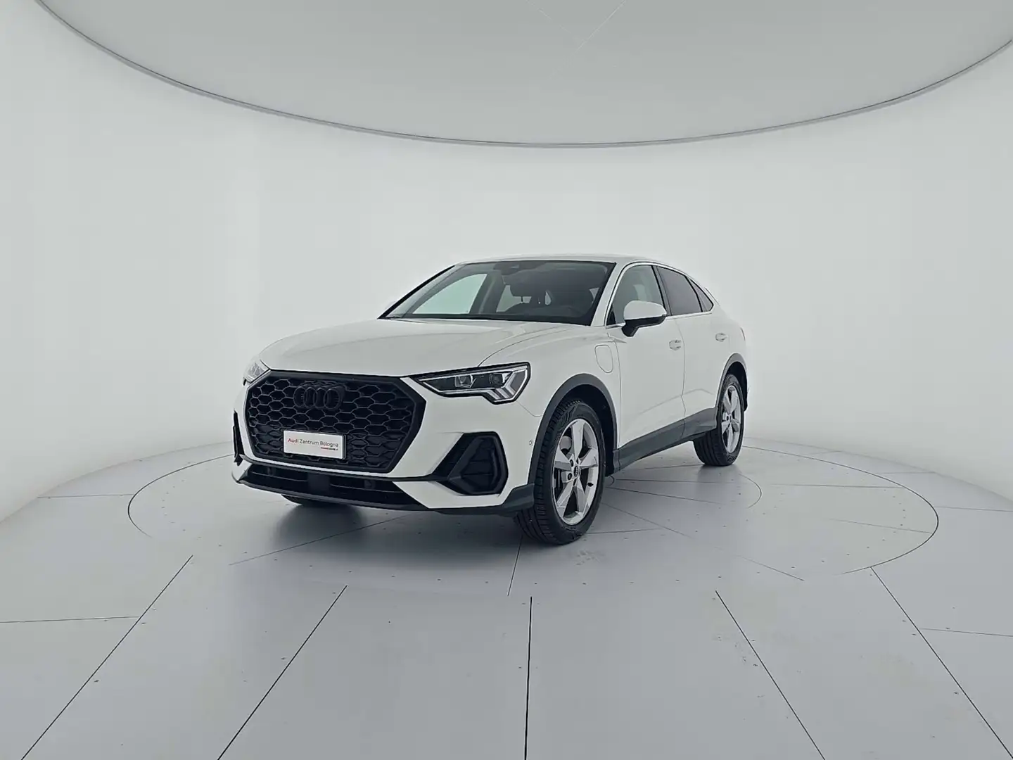 Audi Q3 Q3 SPB 45 TFSI e S tronic Business Plus Blanc - 1