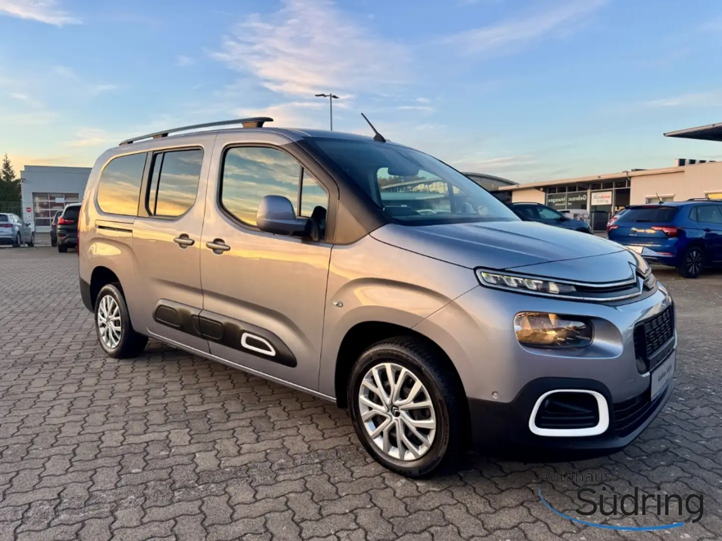 Citroen Berlingo 1,2 Pure Tech 130 Shine XL HUD ACC SHZ Grau - 2