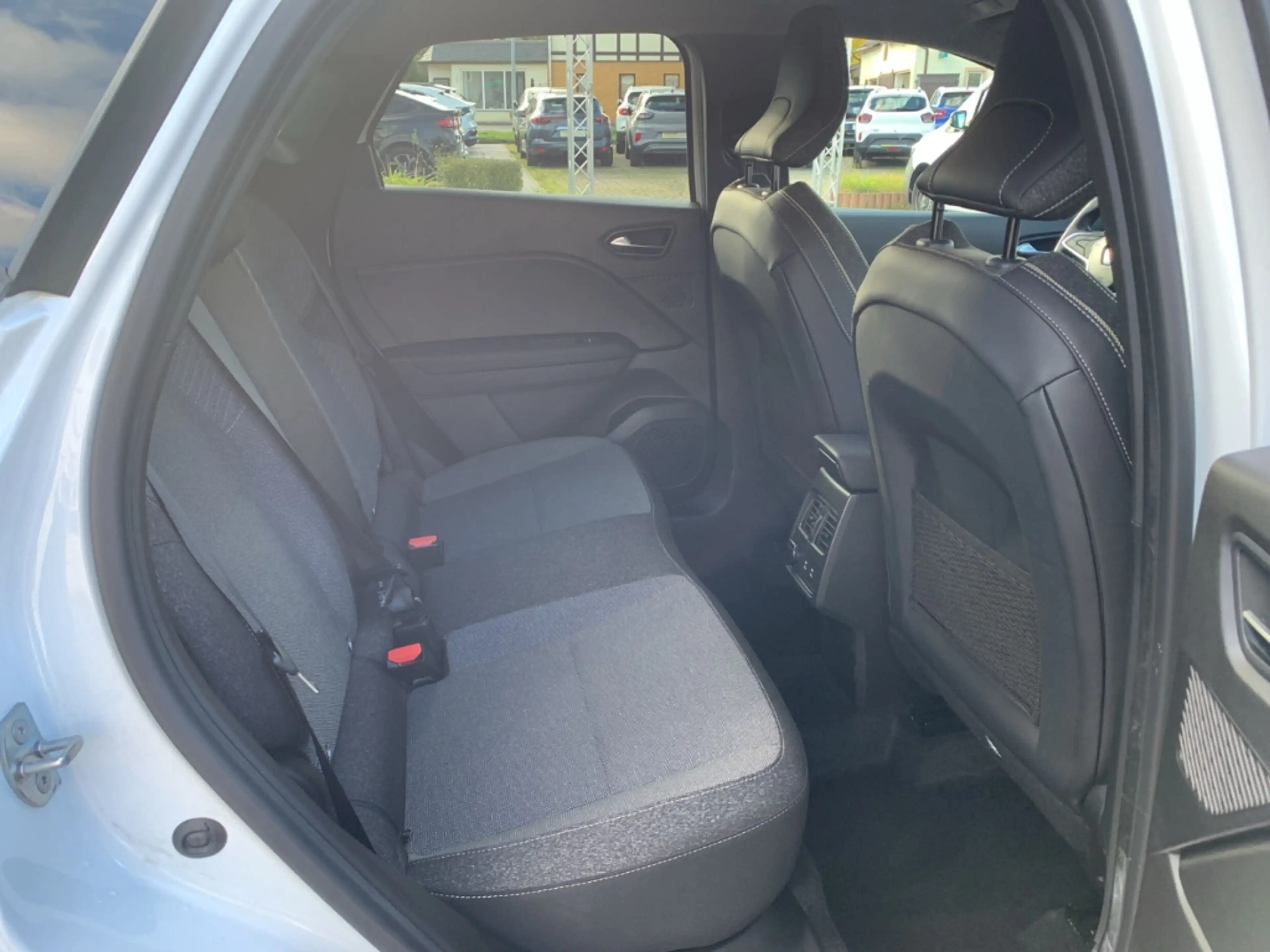 Renault Captur TECHNO MILD HYBRID 140 Techno GJR+NAVI+KLIMA+DAB — photo 26