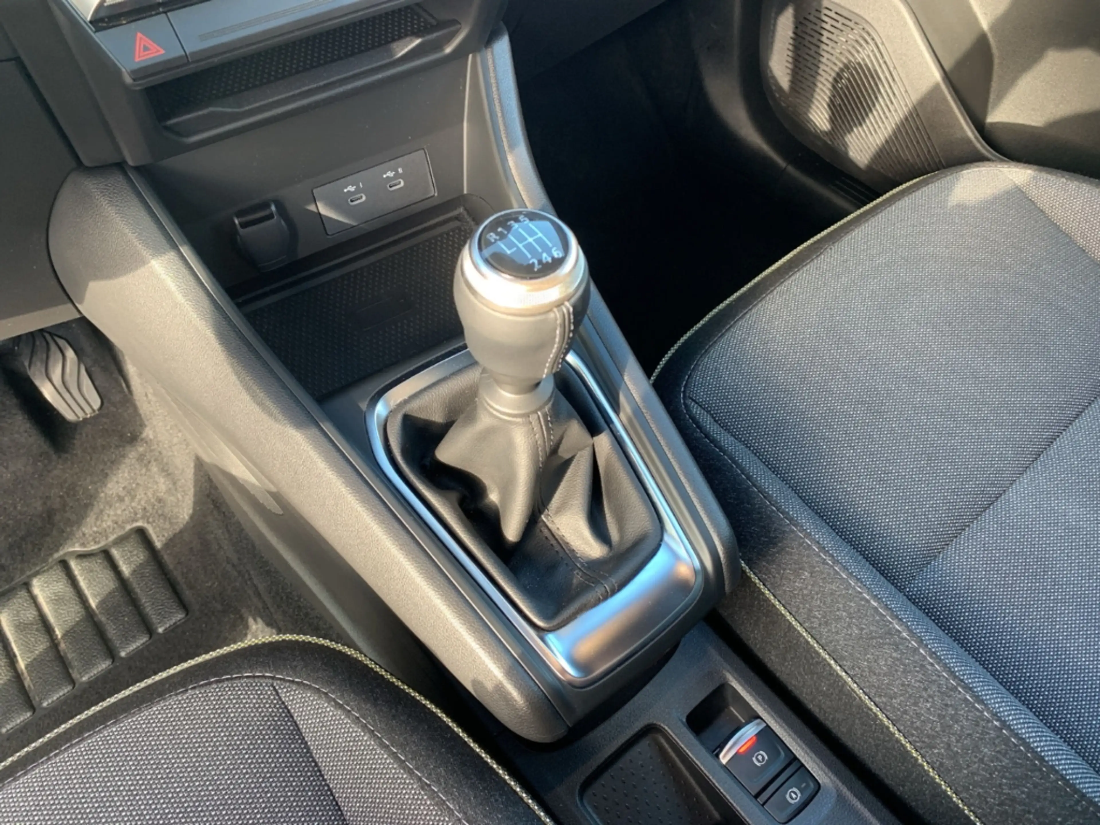 Renault Captur TECHNO MILD HYBRID 140 Techno GJR+NAVI+KLIMA+DAB — photo 19