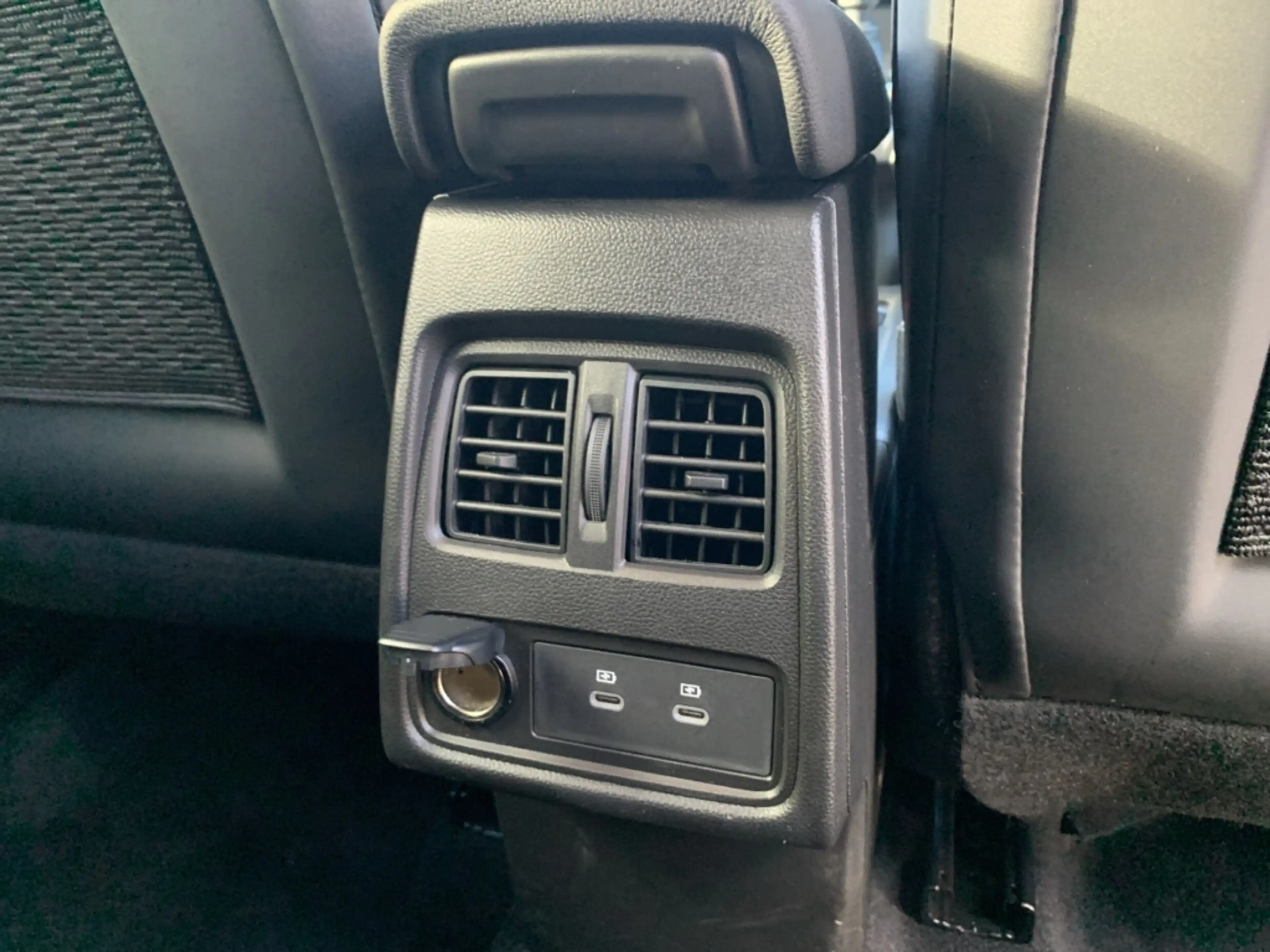 Renault Captur TECHNO MILD HYBRID 140 Techno GJR+NAVI+KLIMA+DAB — photo 30