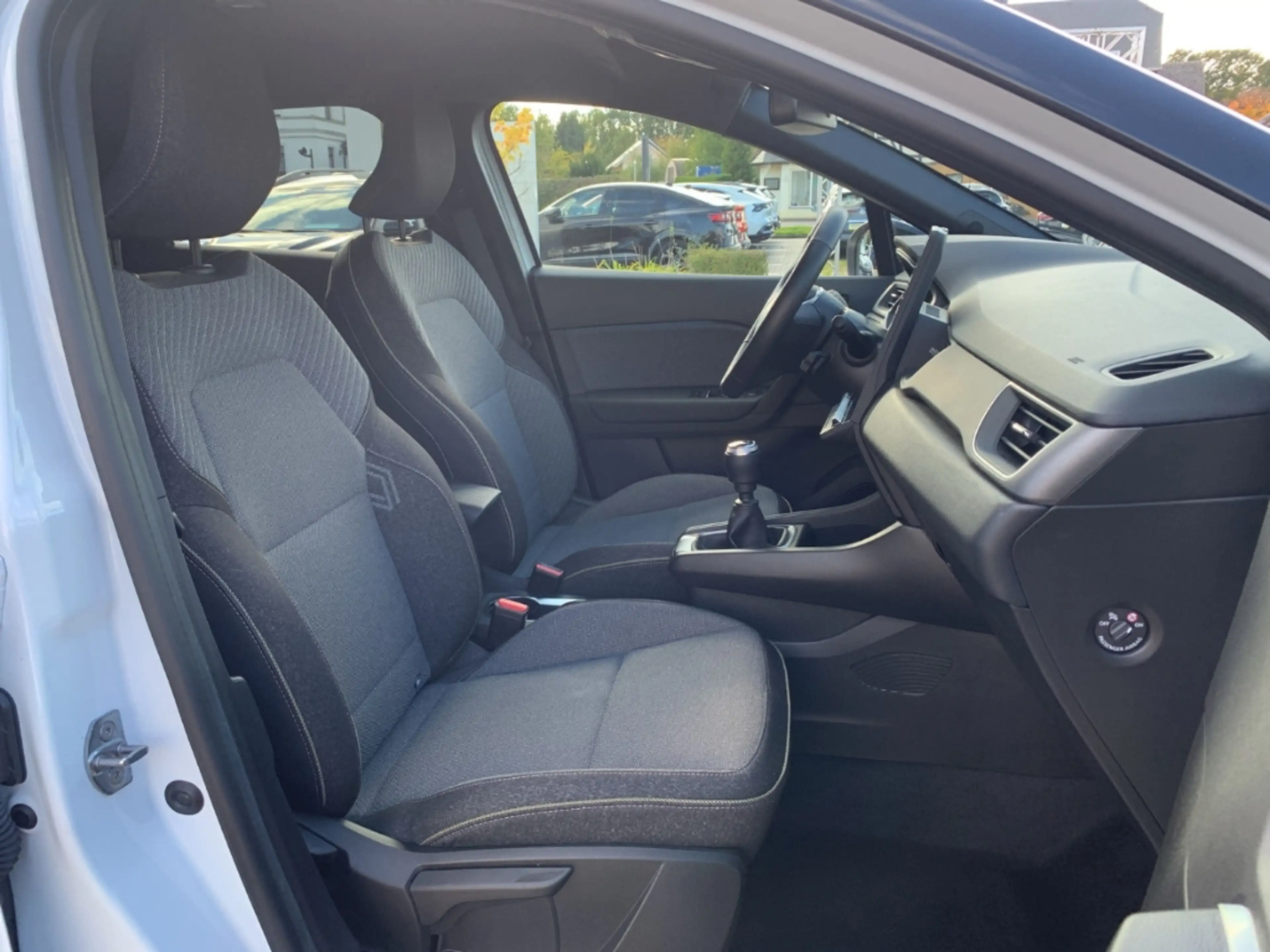 Renault Captur TECHNO MILD HYBRID 140 Techno GJR+NAVI+KLIMA+DAB — photo 25