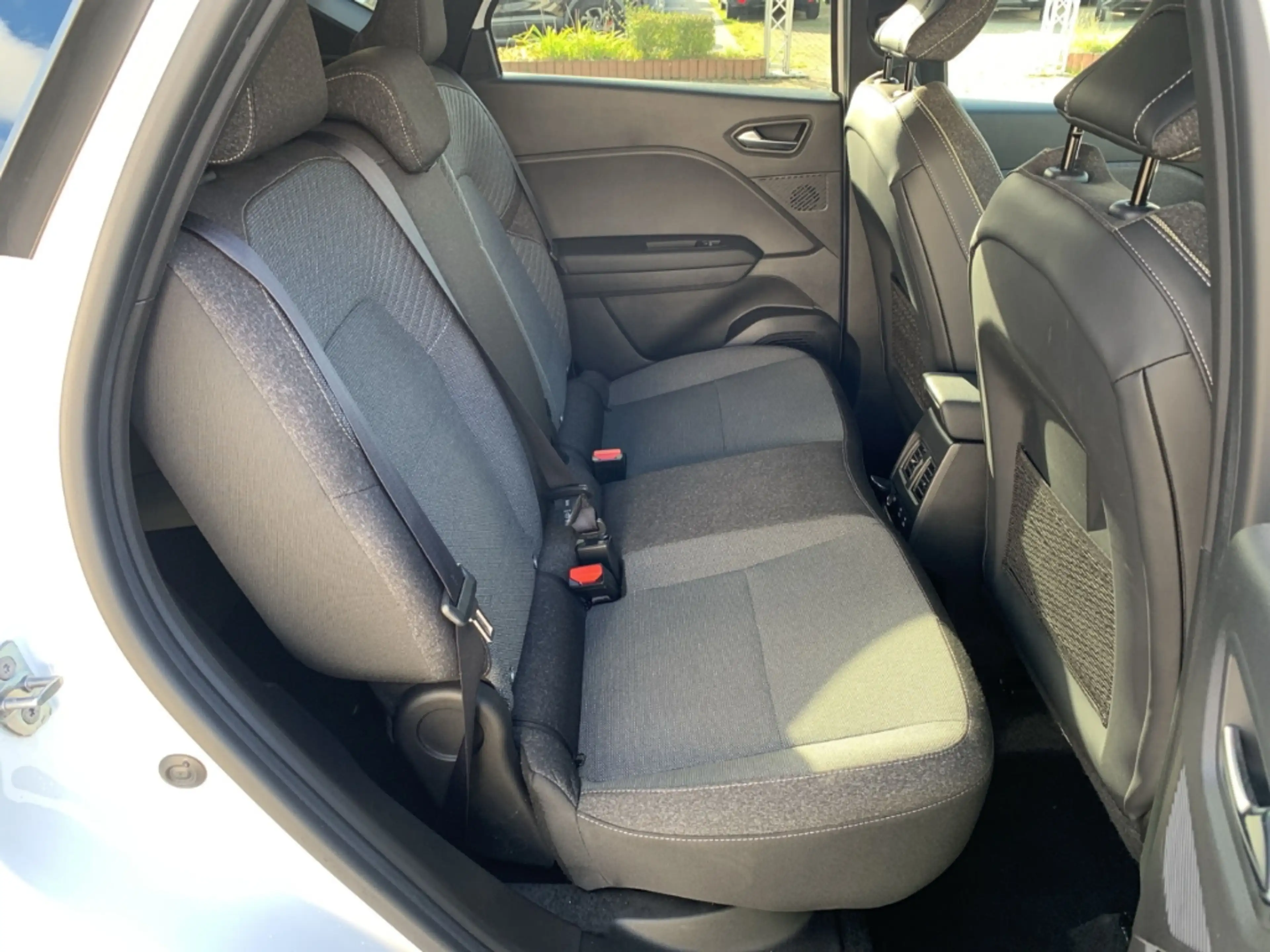 Renault Captur TECHNO MILD HYBRID 140 Techno GJR+NAVI+KLIMA+DAB — photo 28