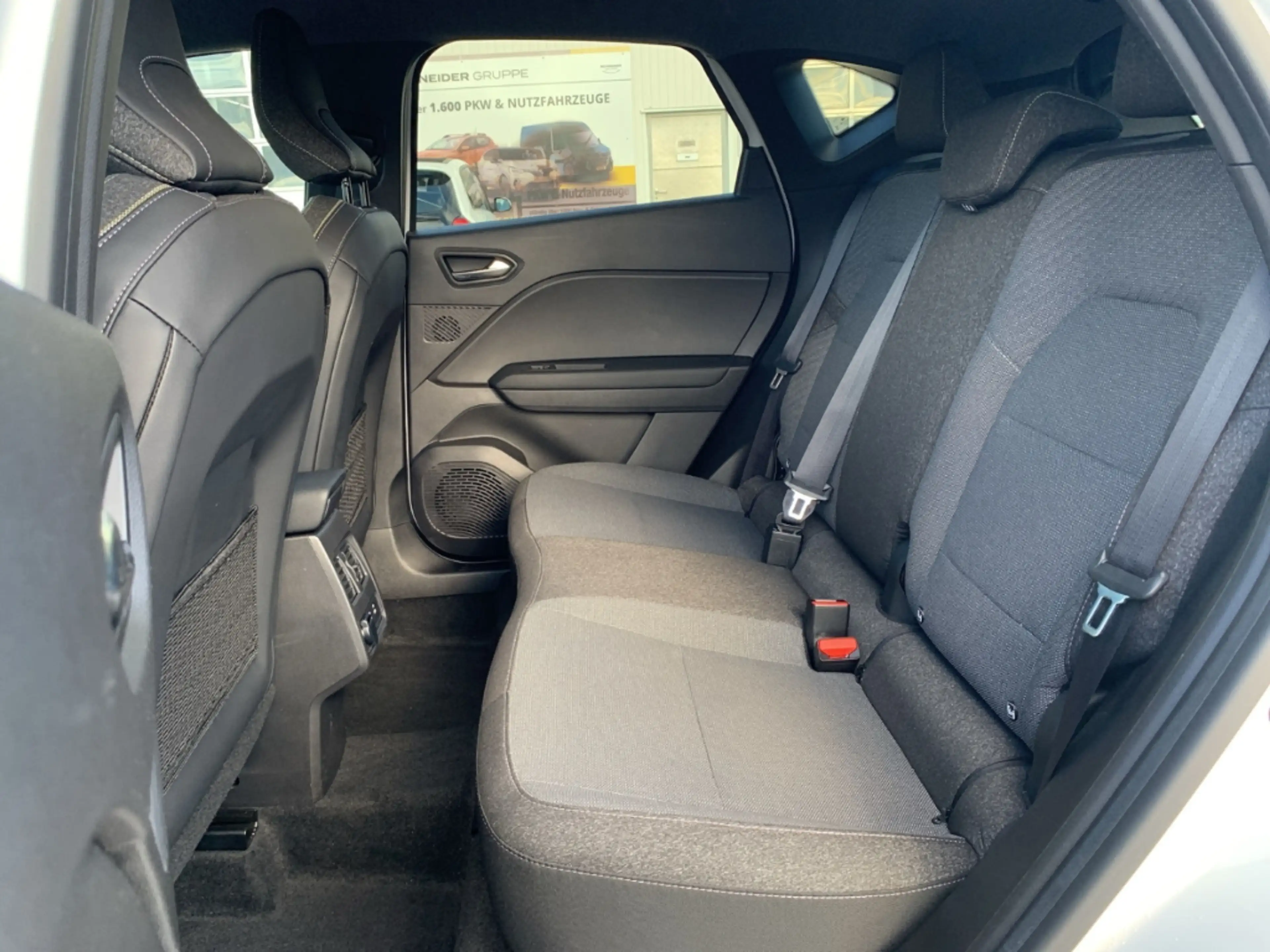 Renault Captur TECHNO MILD HYBRID 140 Techno GJR+NAVI+KLIMA+DAB — photo 11
