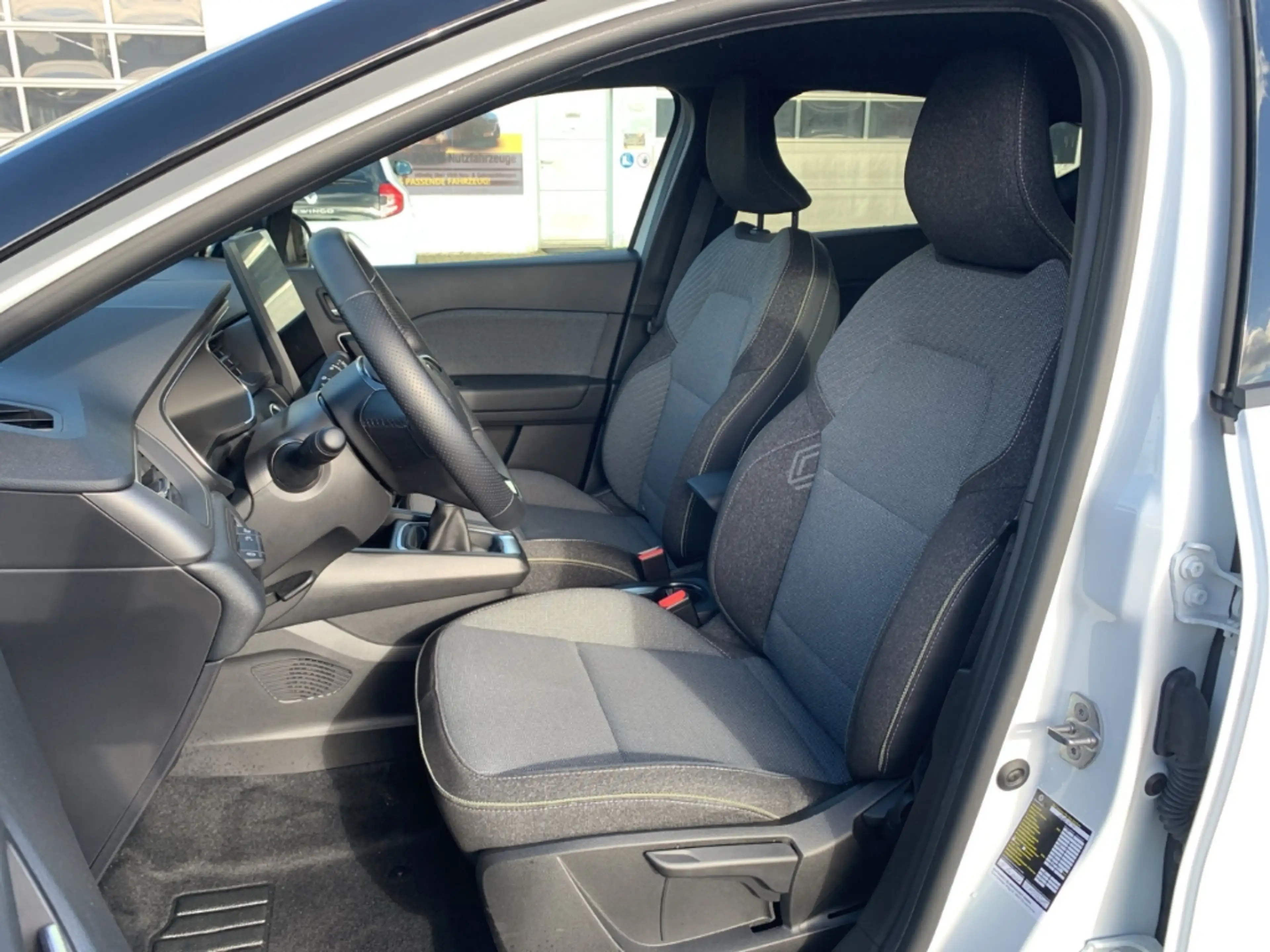 Renault Captur TECHNO MILD HYBRID 140 Techno GJR+NAVI+KLIMA+DAB — photo 9