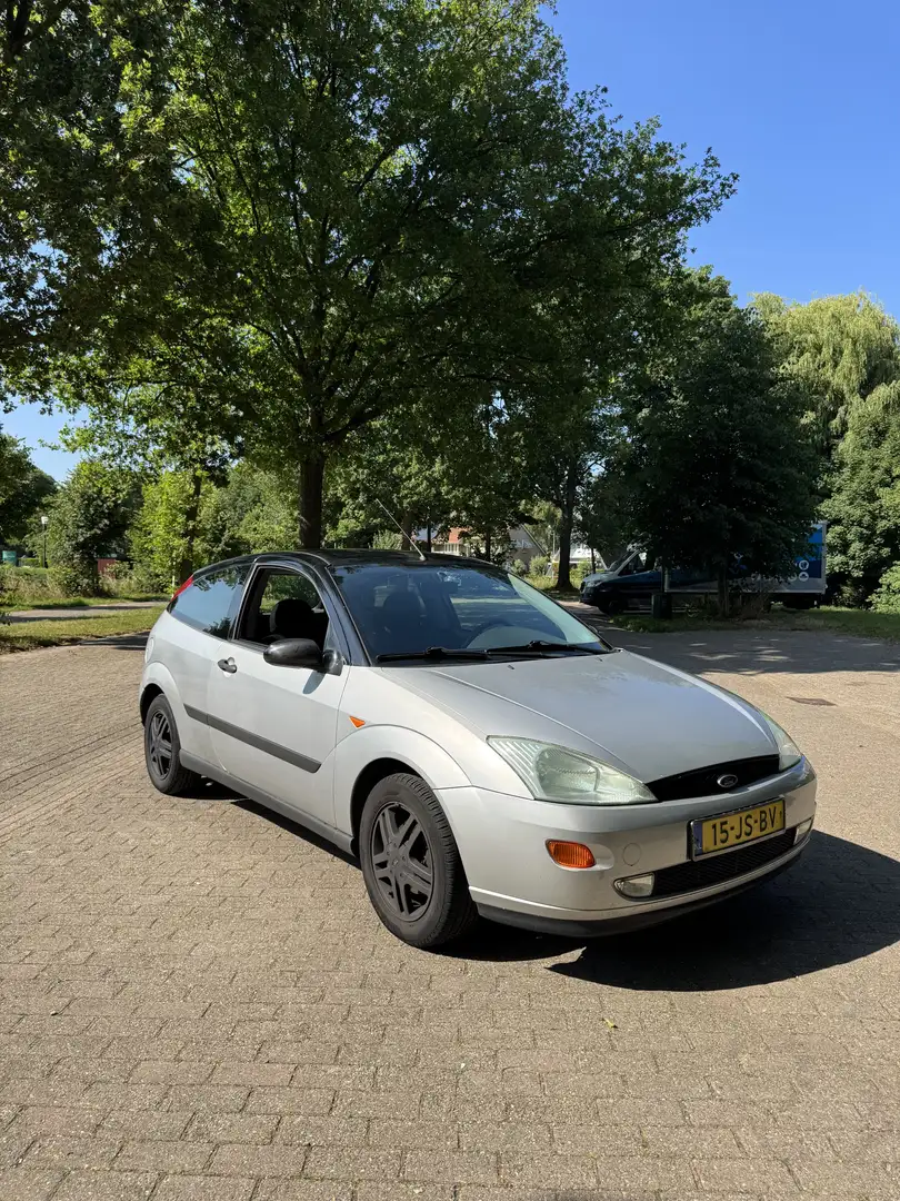 Ford Focus 1.6-16V Trend Gris - 1