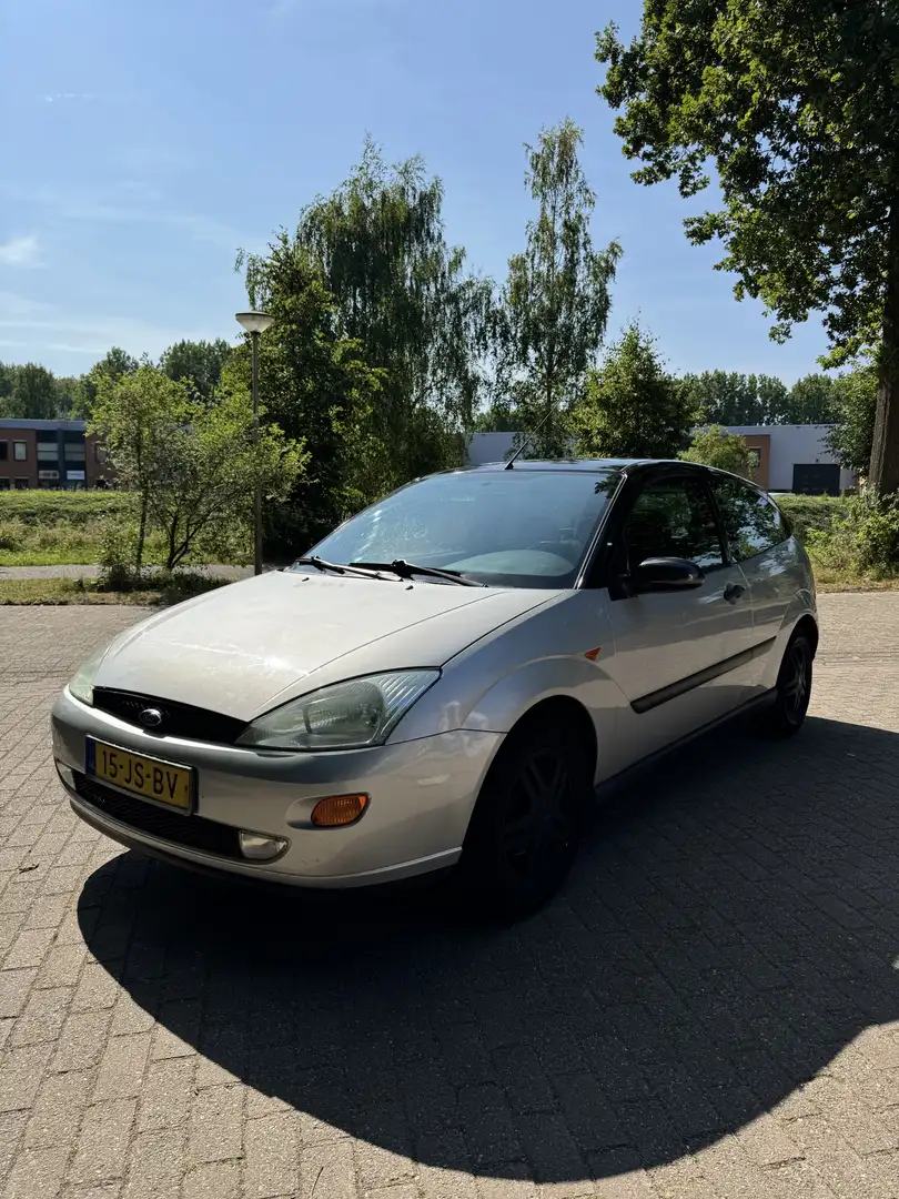 Ford Focus 1.6-16V Trend Gris - 2