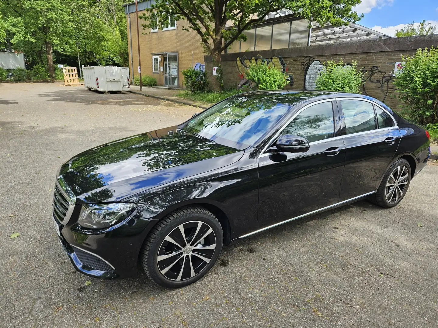 Mercedes-Benz E 200 9G-TRONIC Exclusive Schwarz - 2
