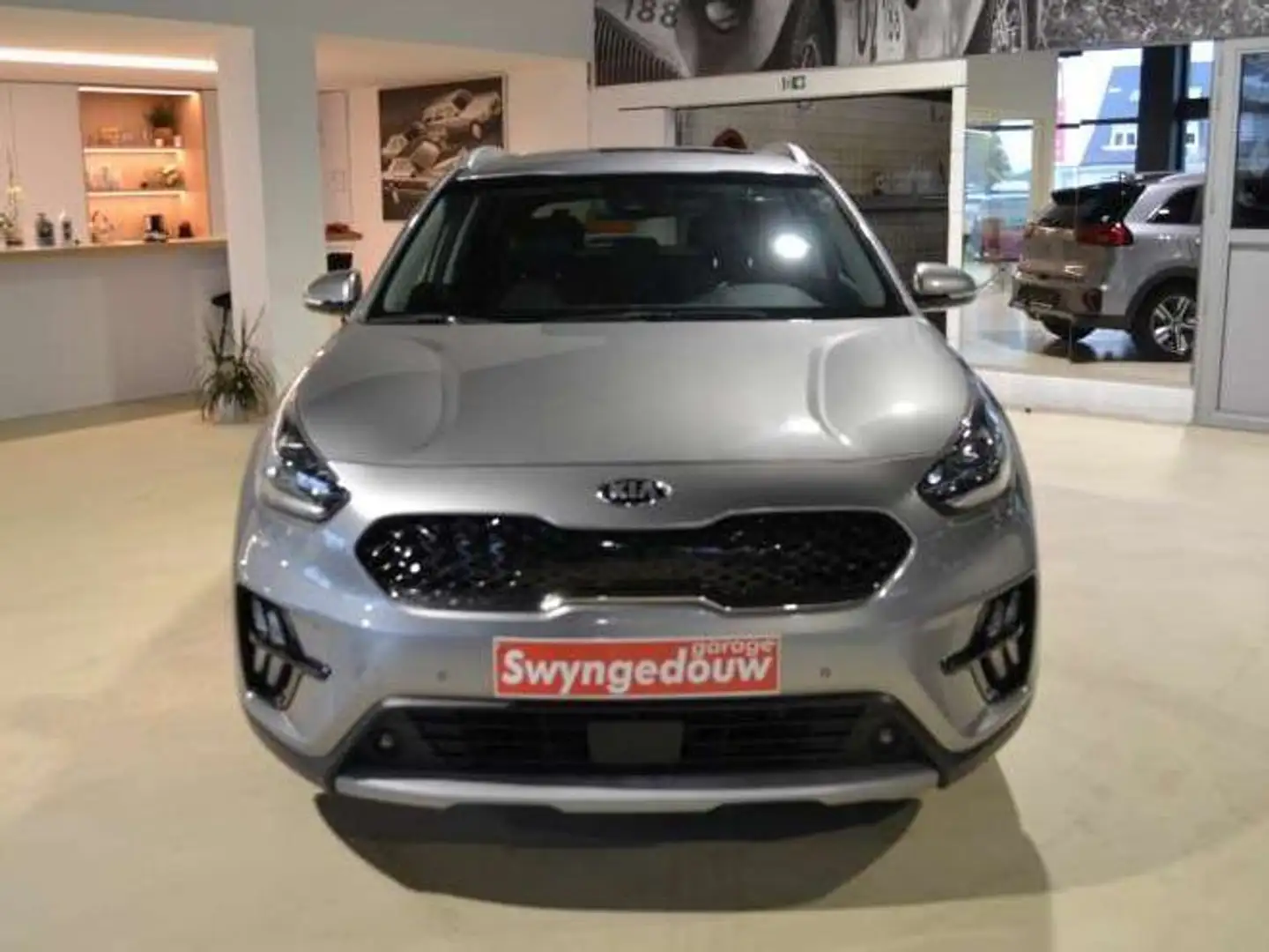 Kia Niro Niro 1.6 benzine/elektr.HYBRIDE PHEV Aut.edition7 Grijs - 2