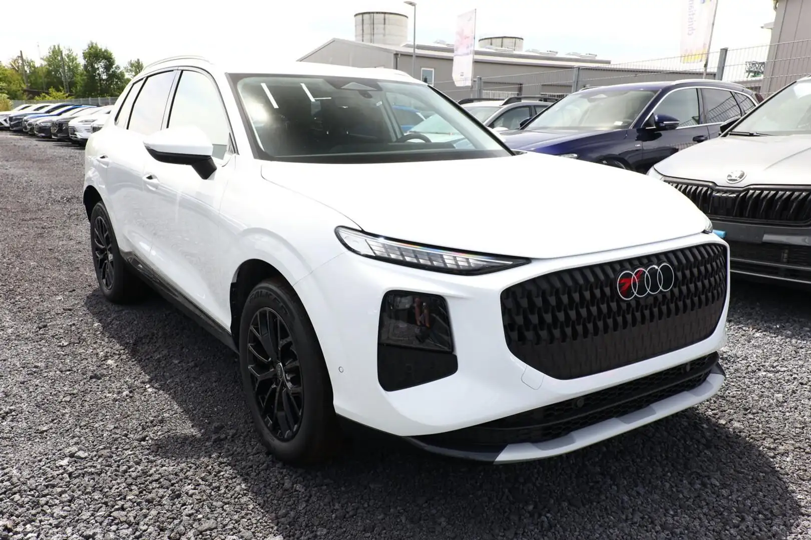 Audi Q3 Intense Tech LED+ KlimaP MMI+ Keyl PrivG 18Z eH... Weiß - 2