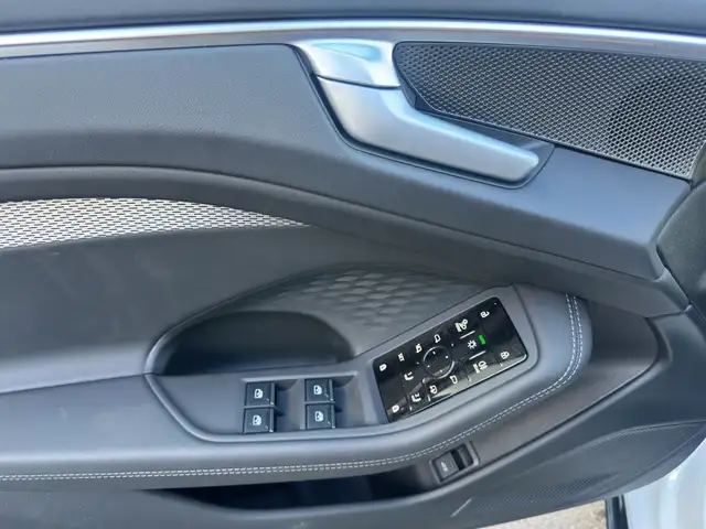 Audi A6 view 8