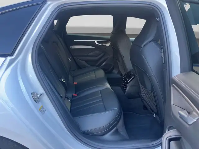 Audi A6 view 6