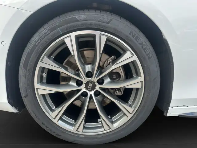 Audi A6 view 7