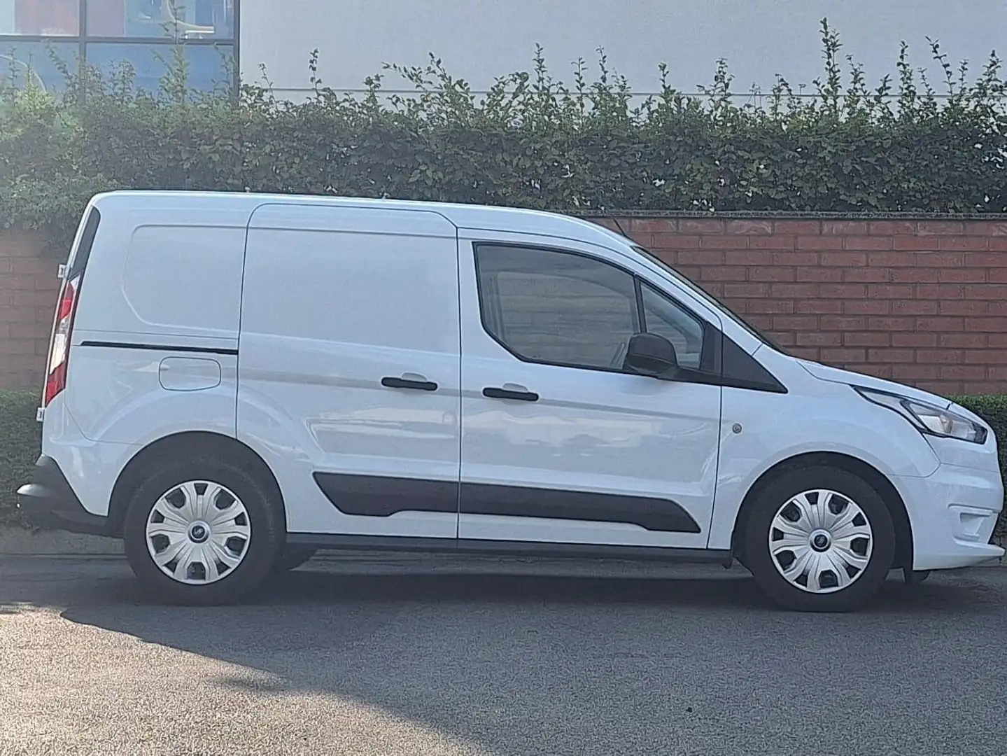 Ford Transit Connect FORD CONNECT - 3PLACES- 13.215 € HTVA Blanc - 2