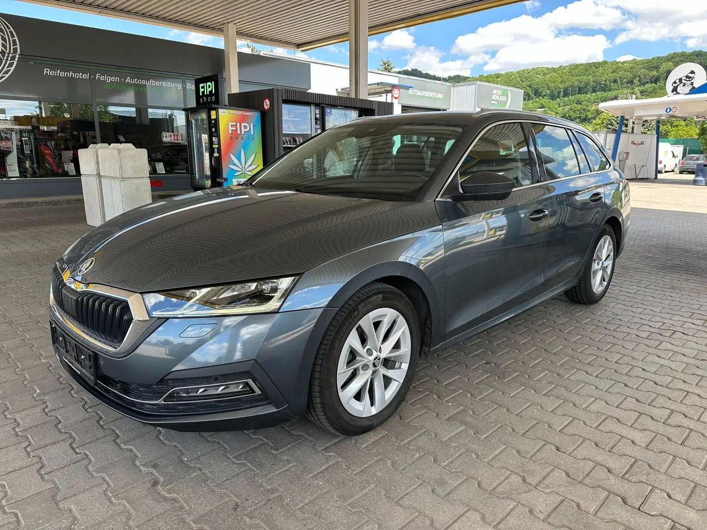 Skoda Octavia Combi 2,0 TDI Style DSG Leder-Matrix-Kamera Grau - 1